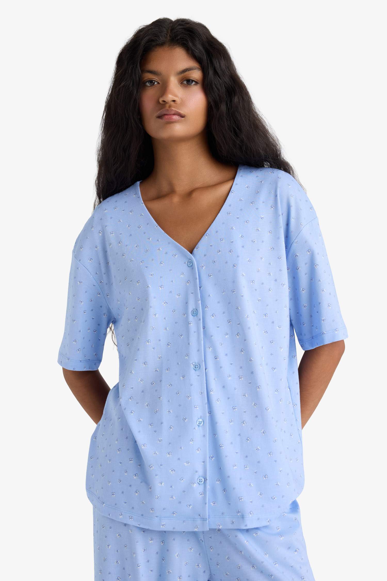 Pijama Takımı Regular Fit V Yaka Düğmeli Kısa Kollu Üst Uzun Alt-Fall in Love