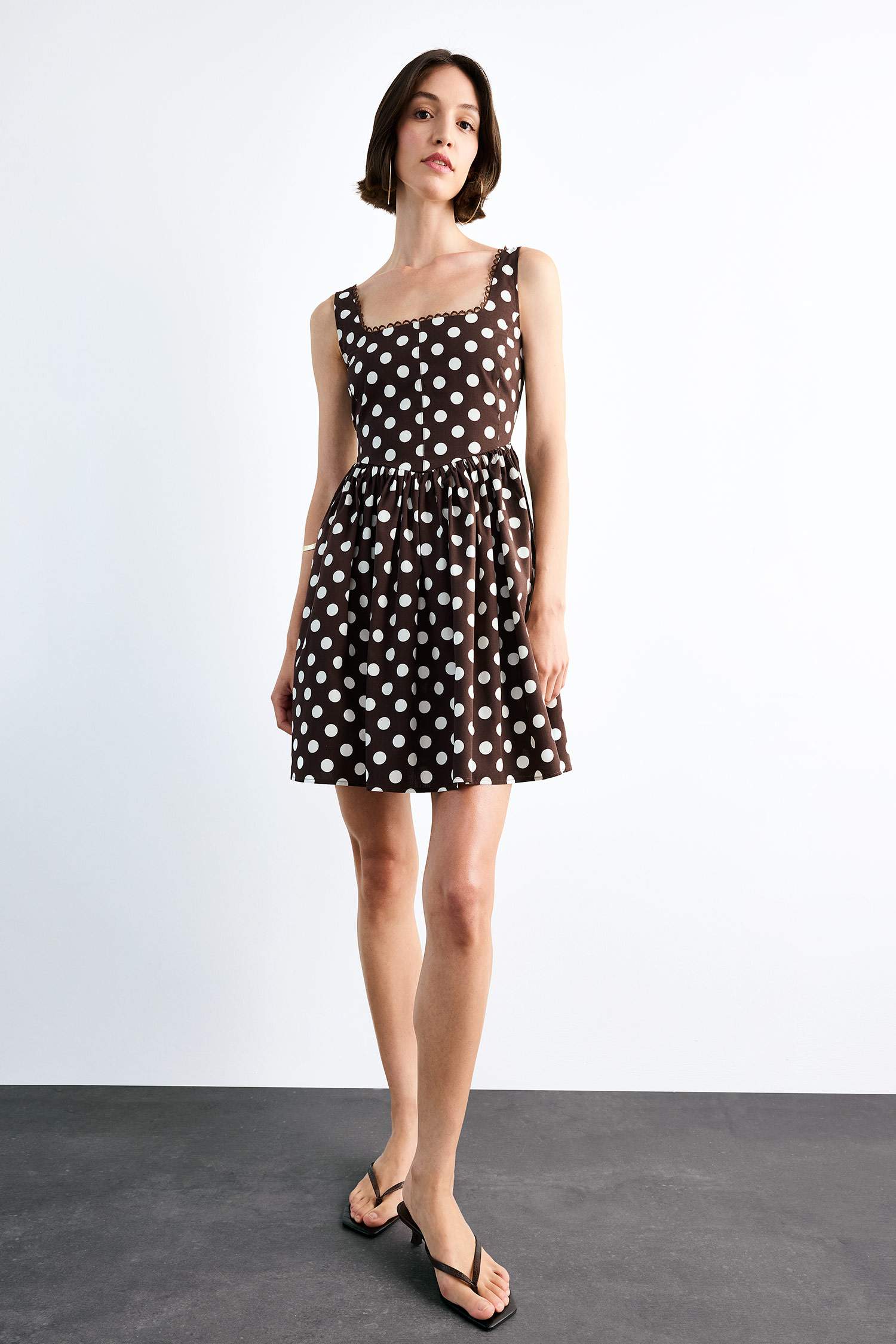 فستان ميدي منقط بوبلين بياخة مربعة