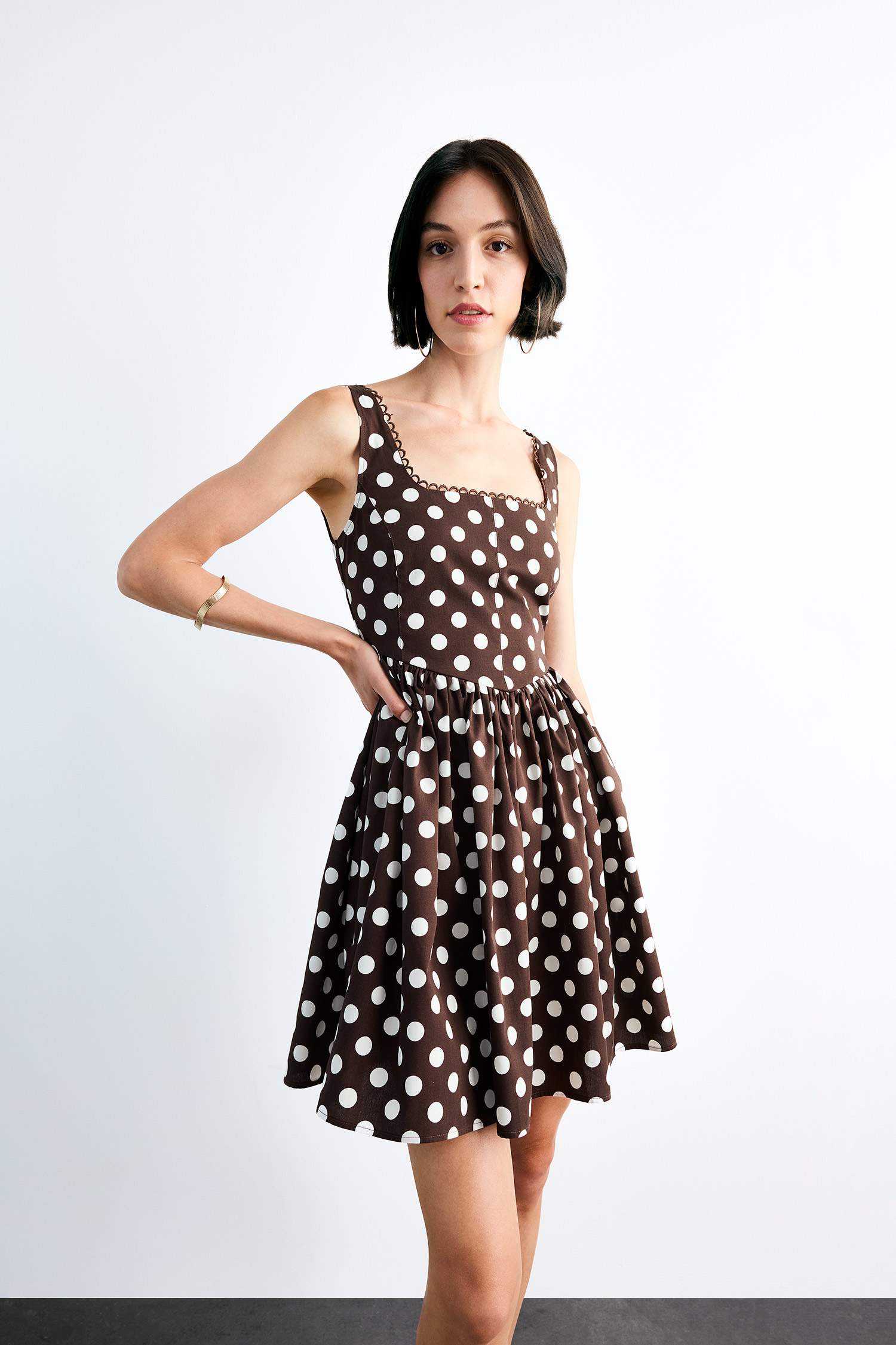 فستان ميدي منقط بوبلين بياخة مربعة