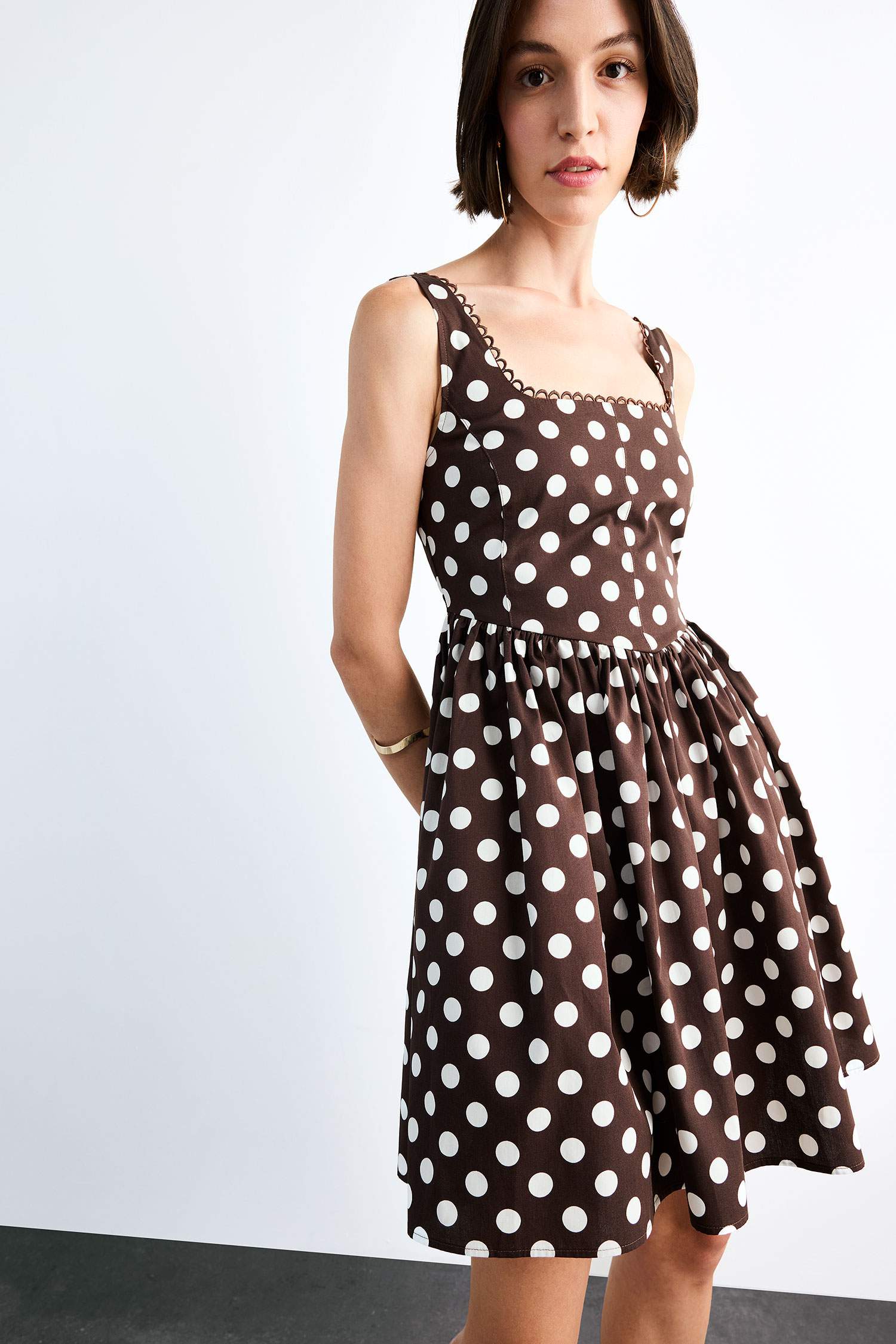 فستان ميدي منقط بوبلين بياخة مربعة