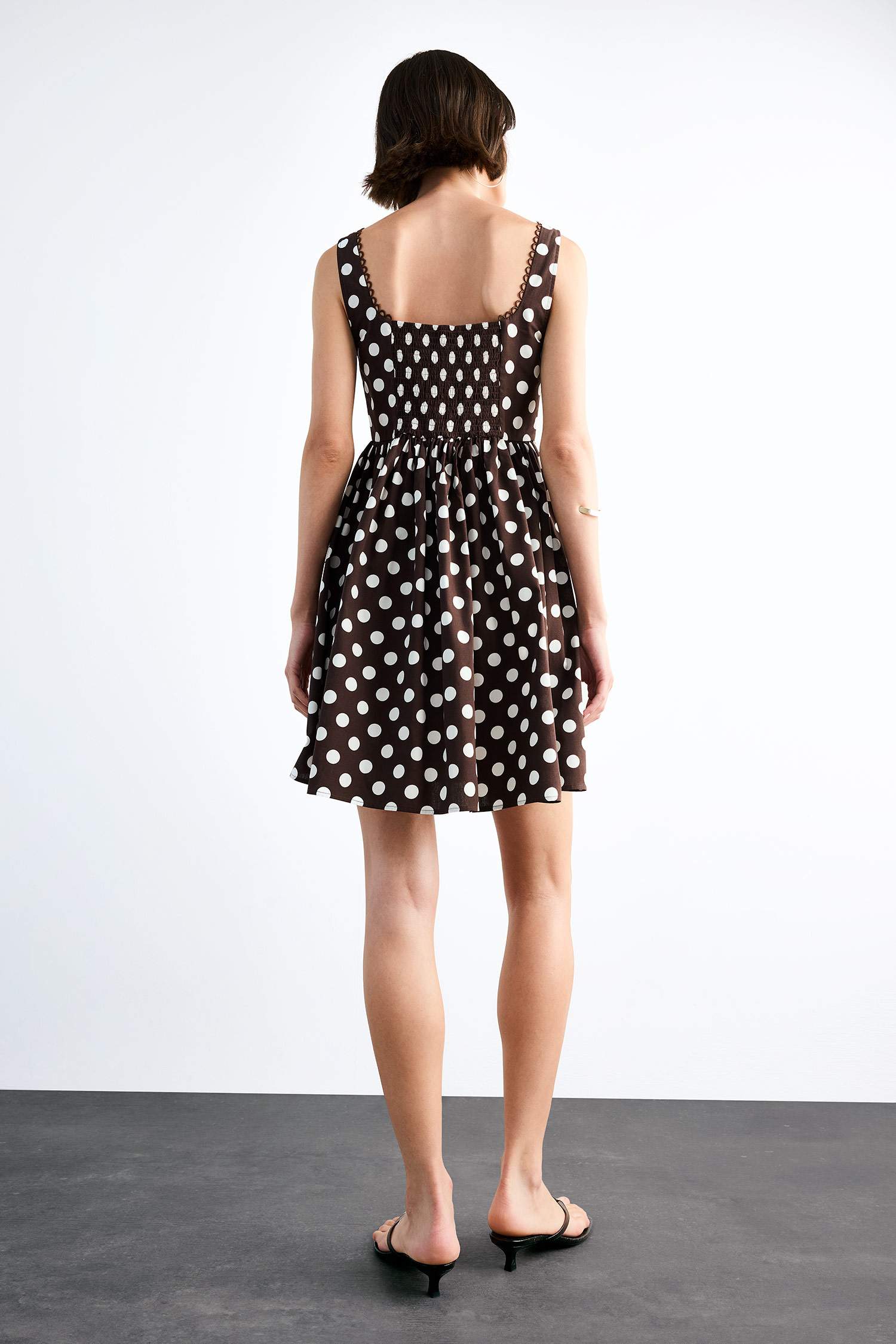 فستان ميدي منقط بوبلين بياخة مربعة