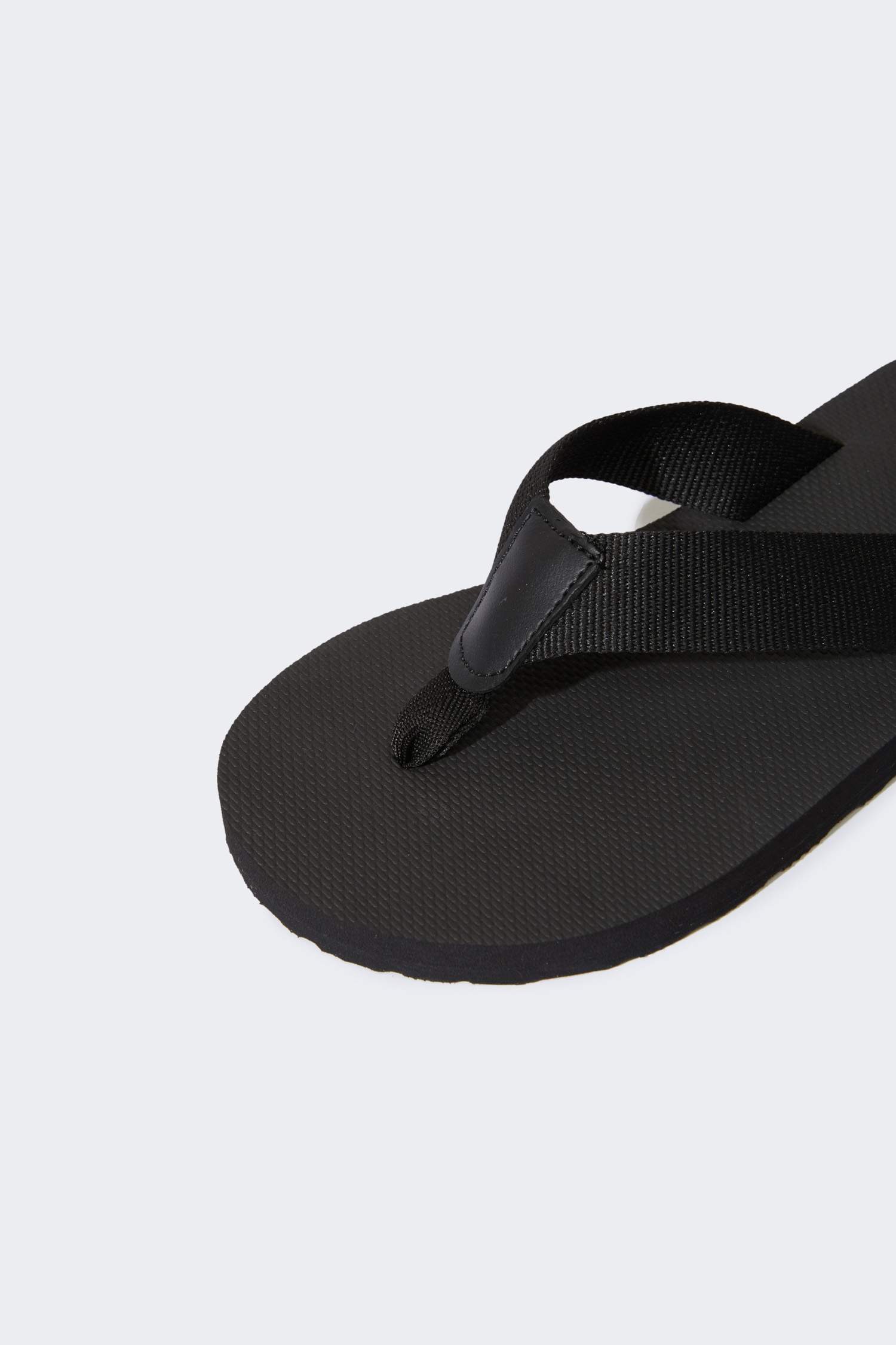 Kadın Düz Taban Parmak Arası Terlik