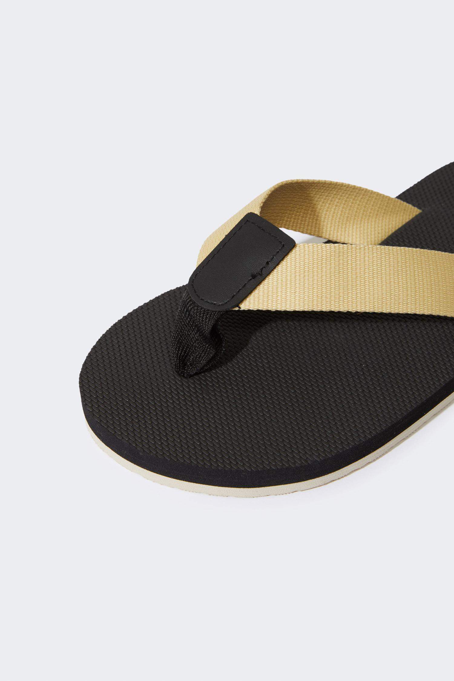 Kadın Düz Taban Parmak Arası Terlik