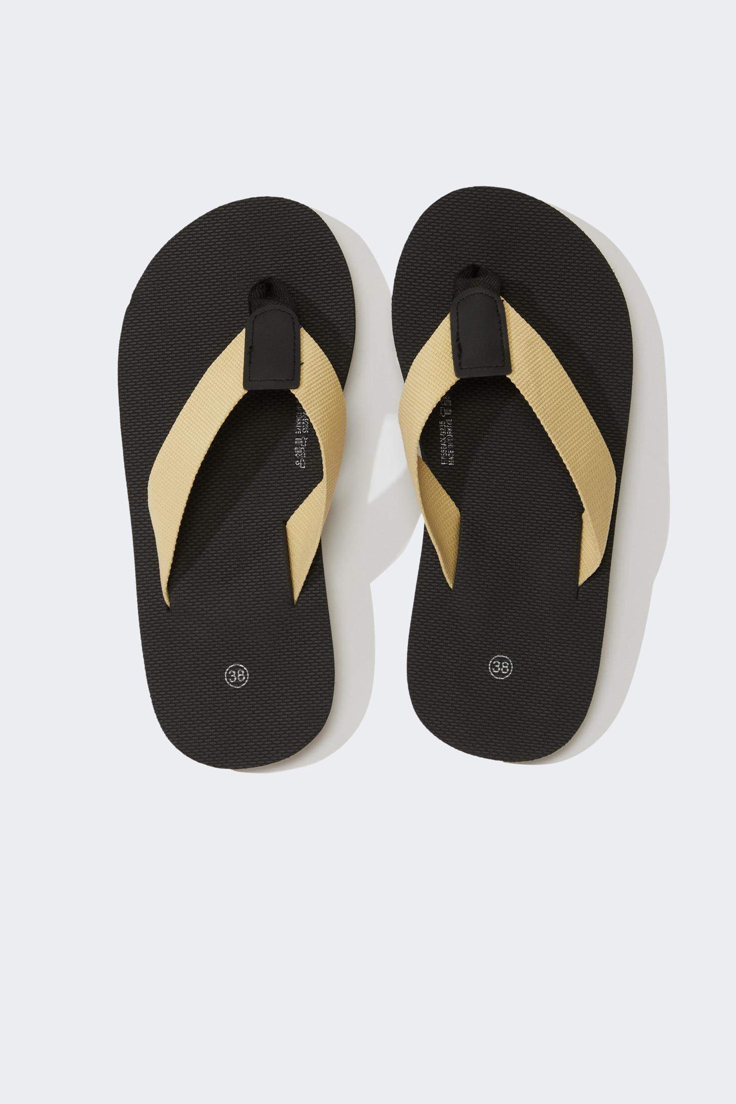 Kadın Düz Taban Parmak Arası Terlik