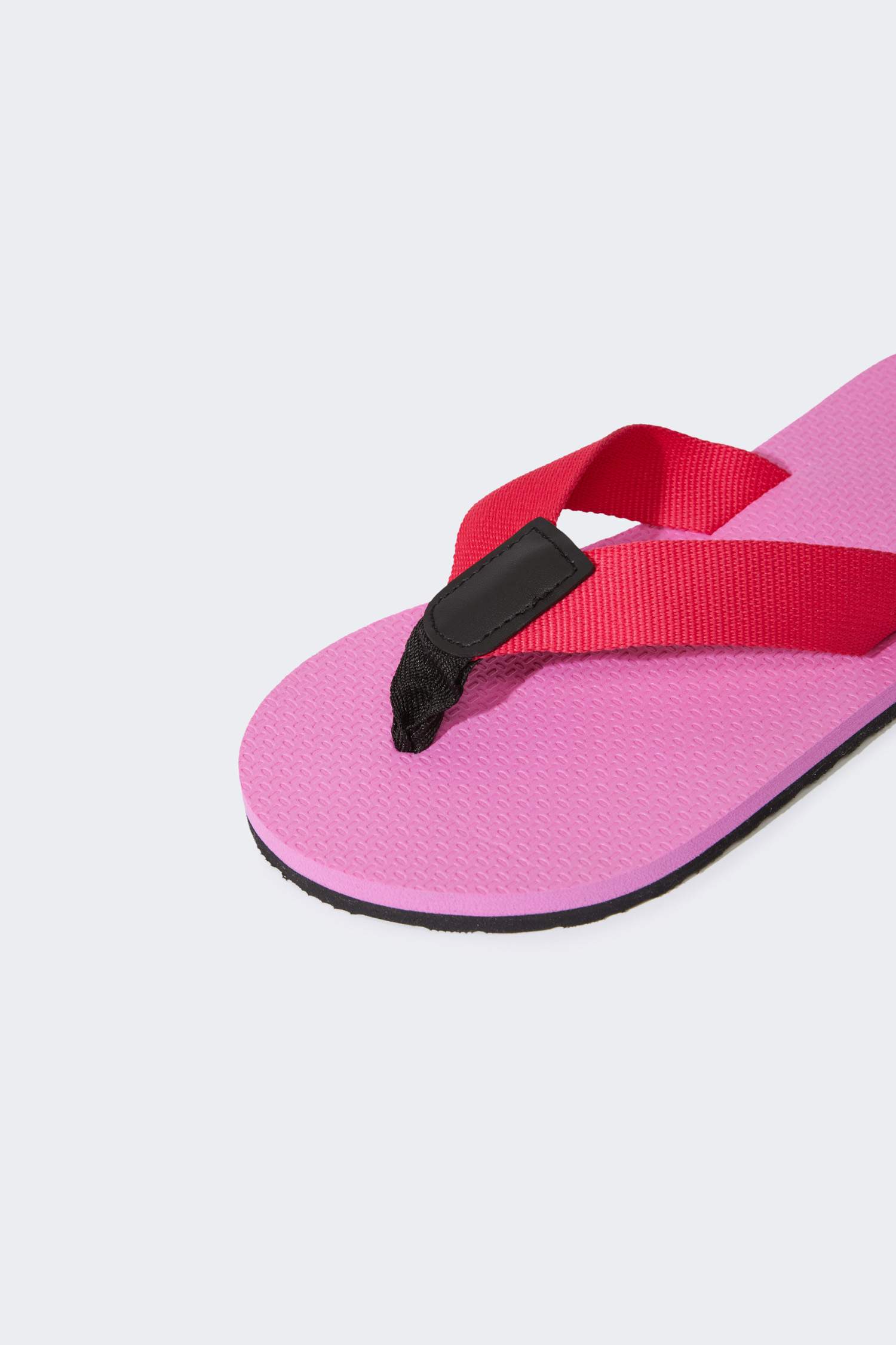 Kadın Düz Taban Parmak Arası Terlik