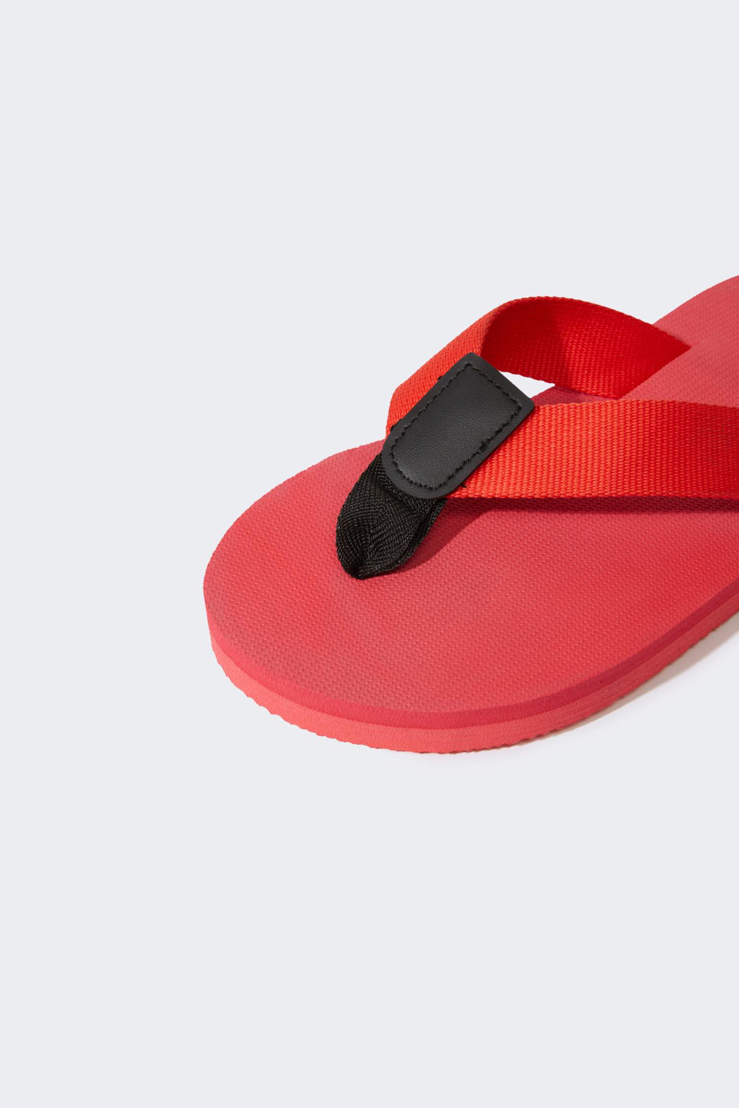 Kadın Düz Taban Parmak Arası Terlik