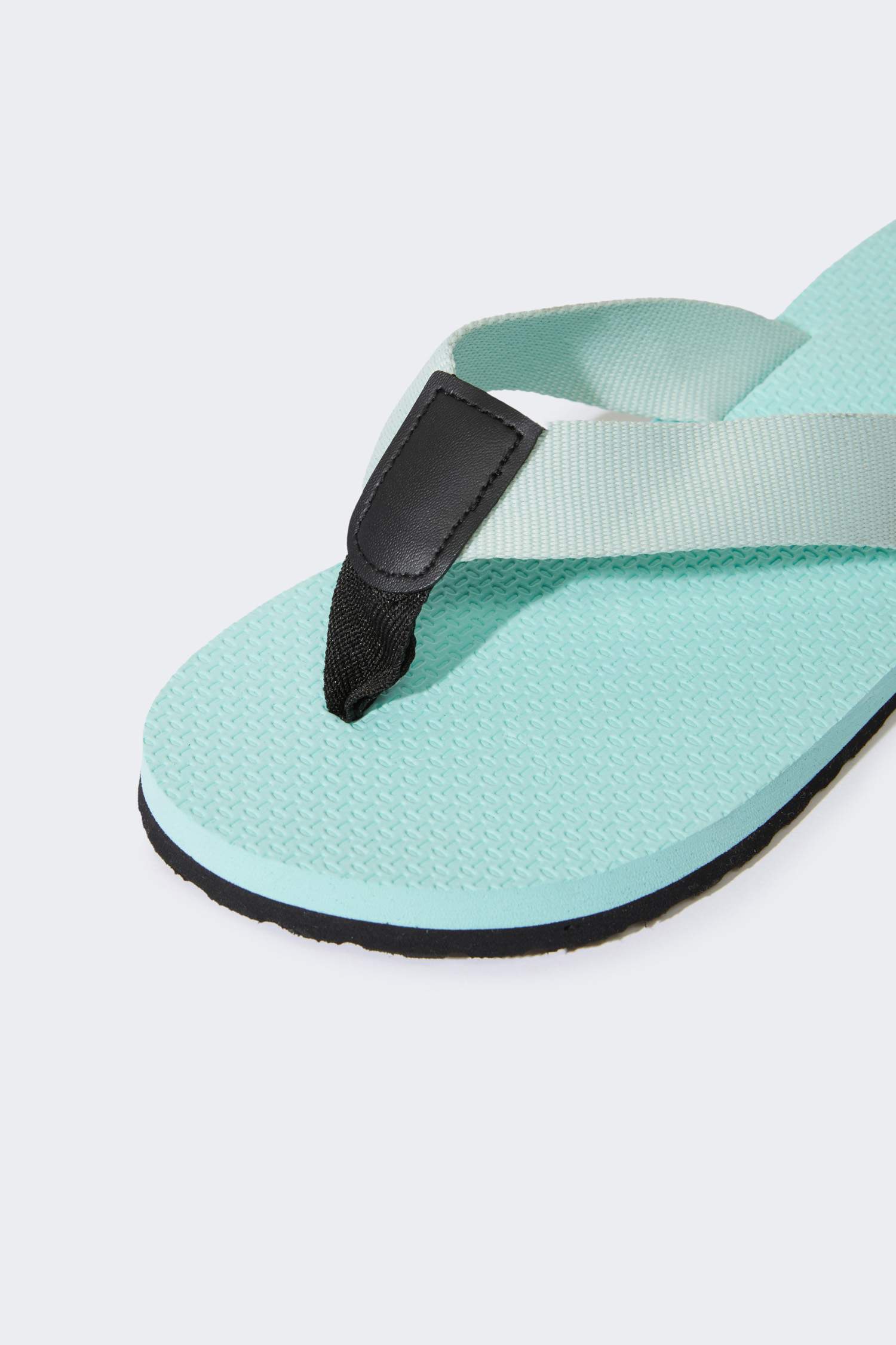 شبشب نسائي فليب فلوب بكعب مسطح