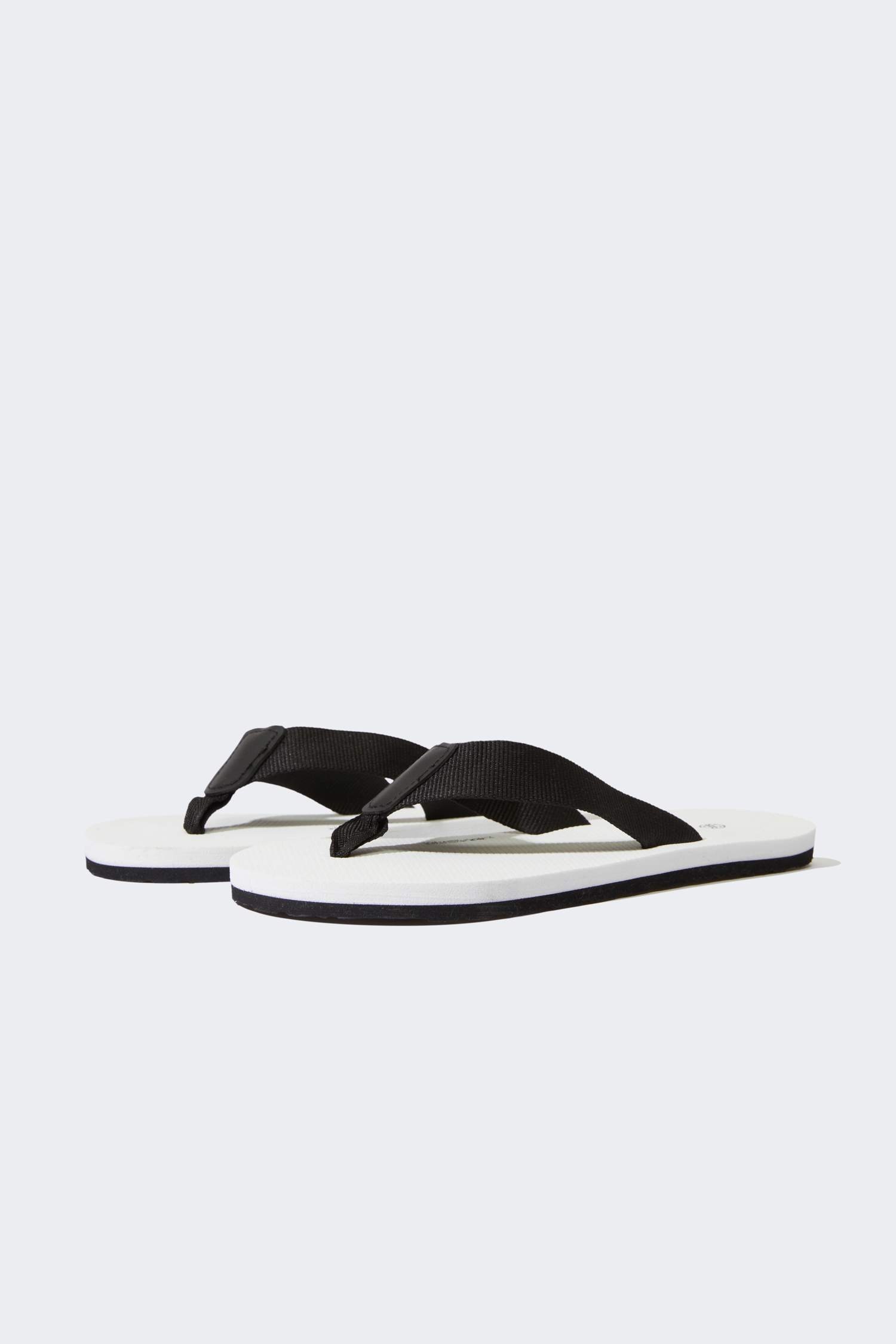 Kadın Düz Taban Parmak Arası Terlik