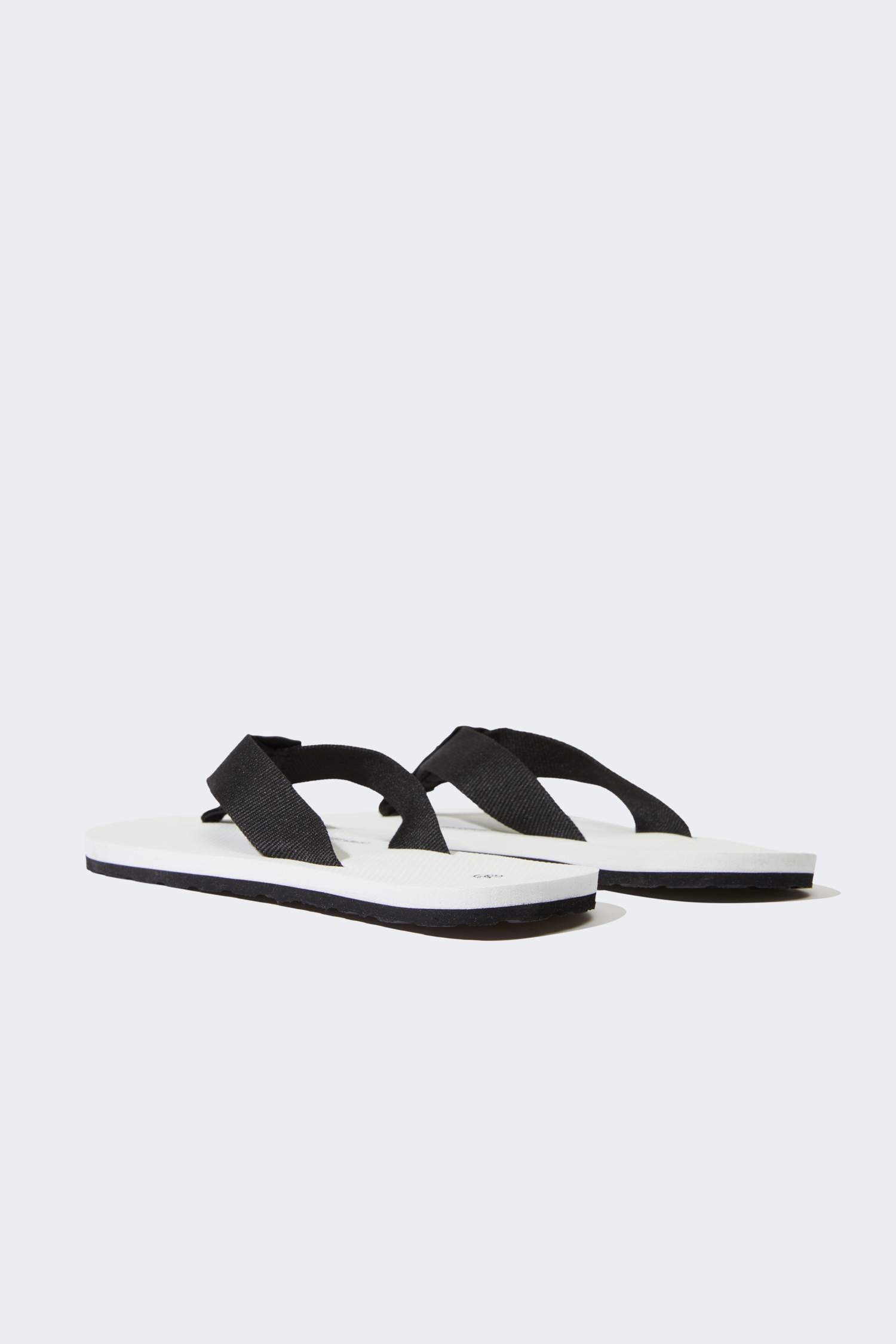 Kadın Düz Taban Parmak Arası Terlik