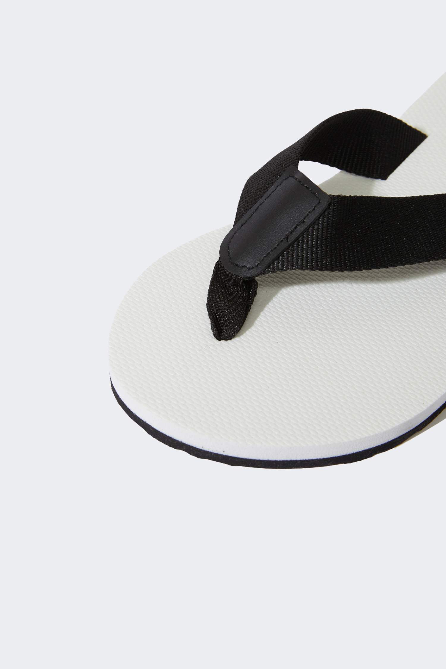 Kadın Düz Taban Parmak Arası Terlik