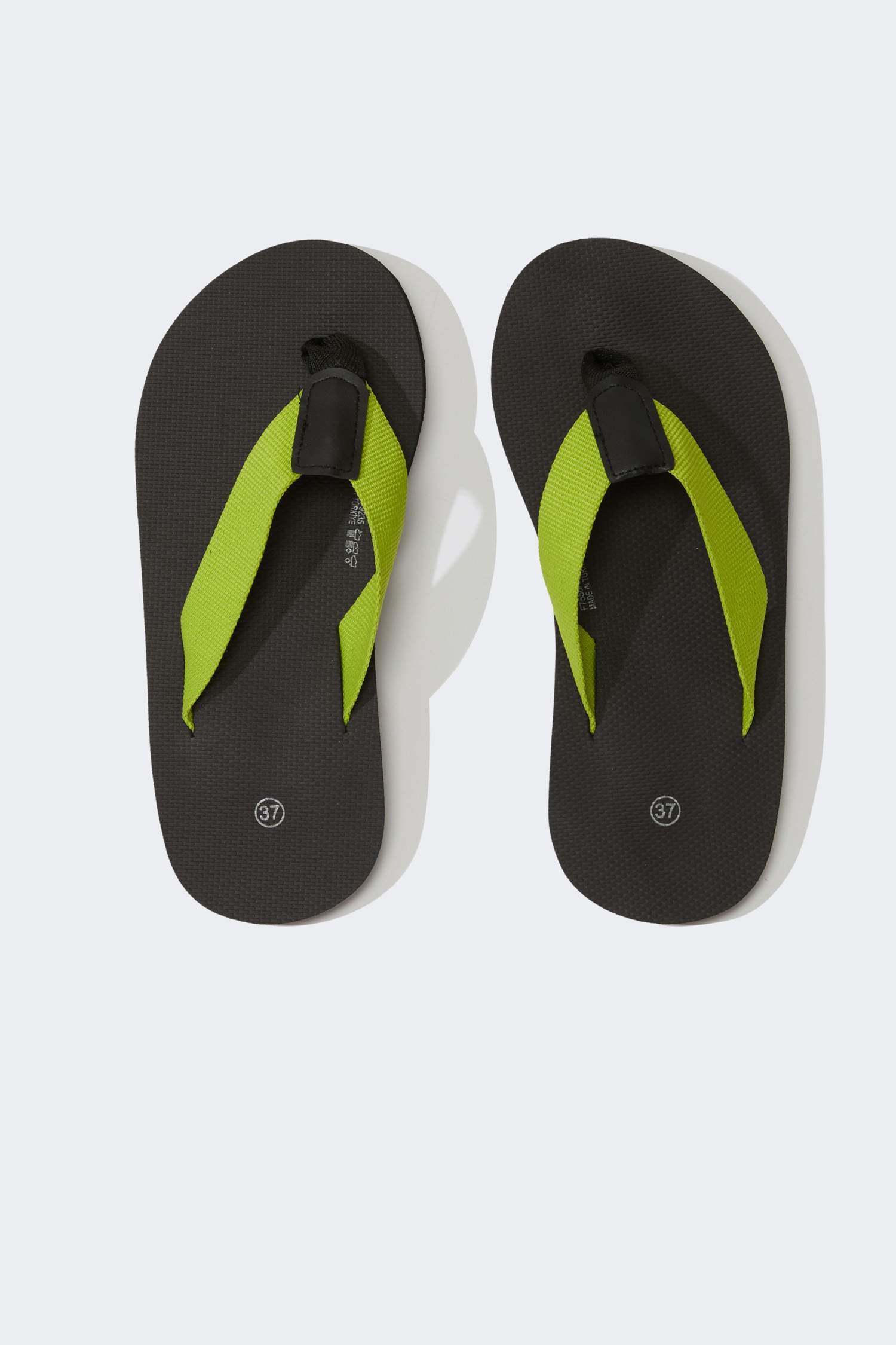 Kadın Düz Taban Parmak Arası Terlik