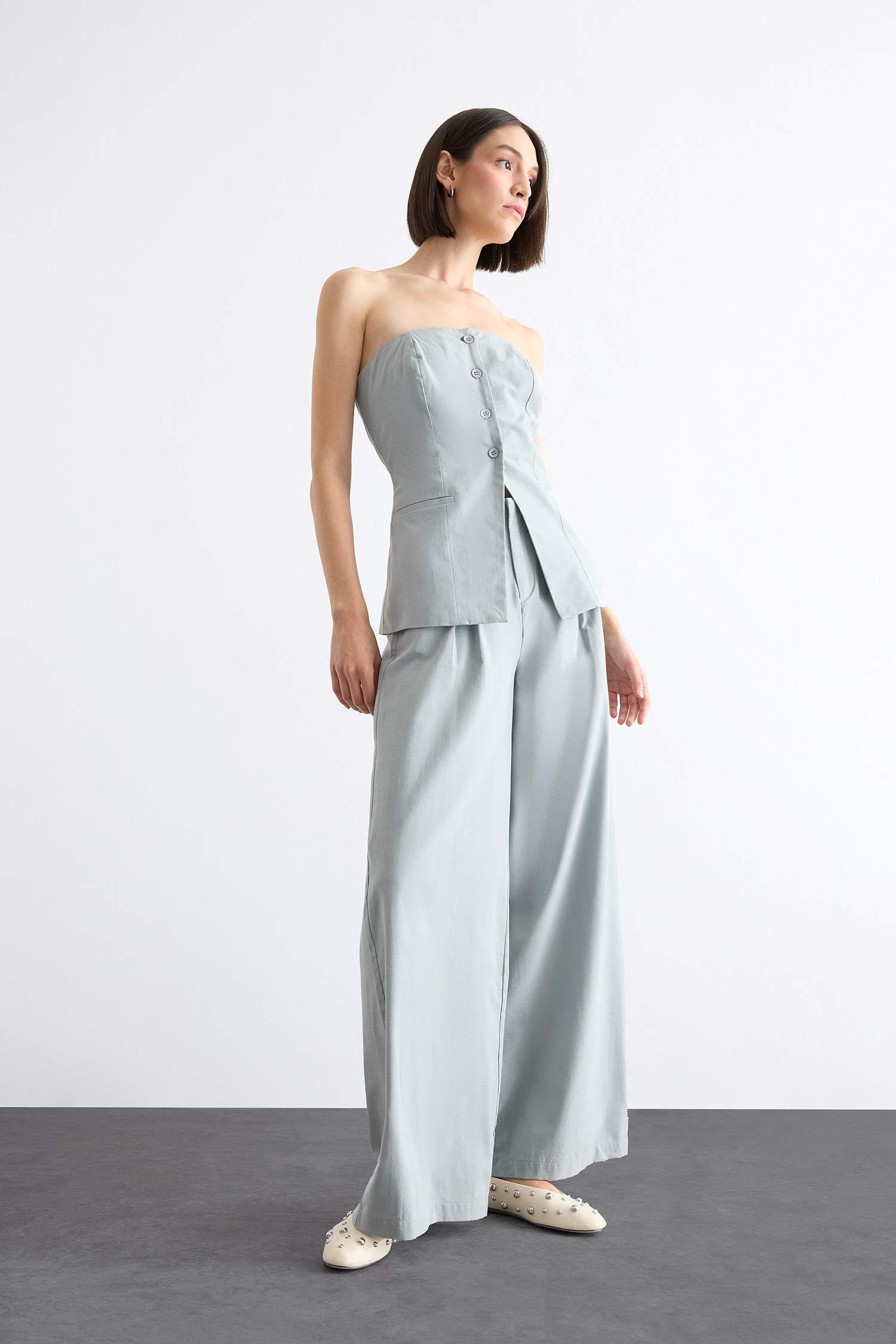 بلوزة بوبلين بدون حمالات بأزرار