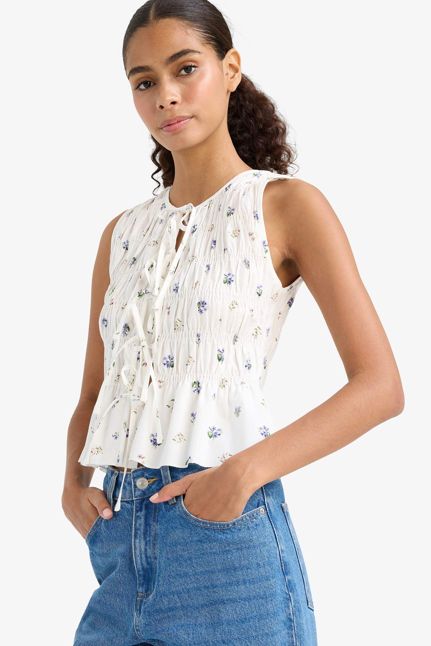 Fitted Bisiklet Yaka Çiçek Desenli Önden Bağlamalı Poplin Kolsuz Bluz