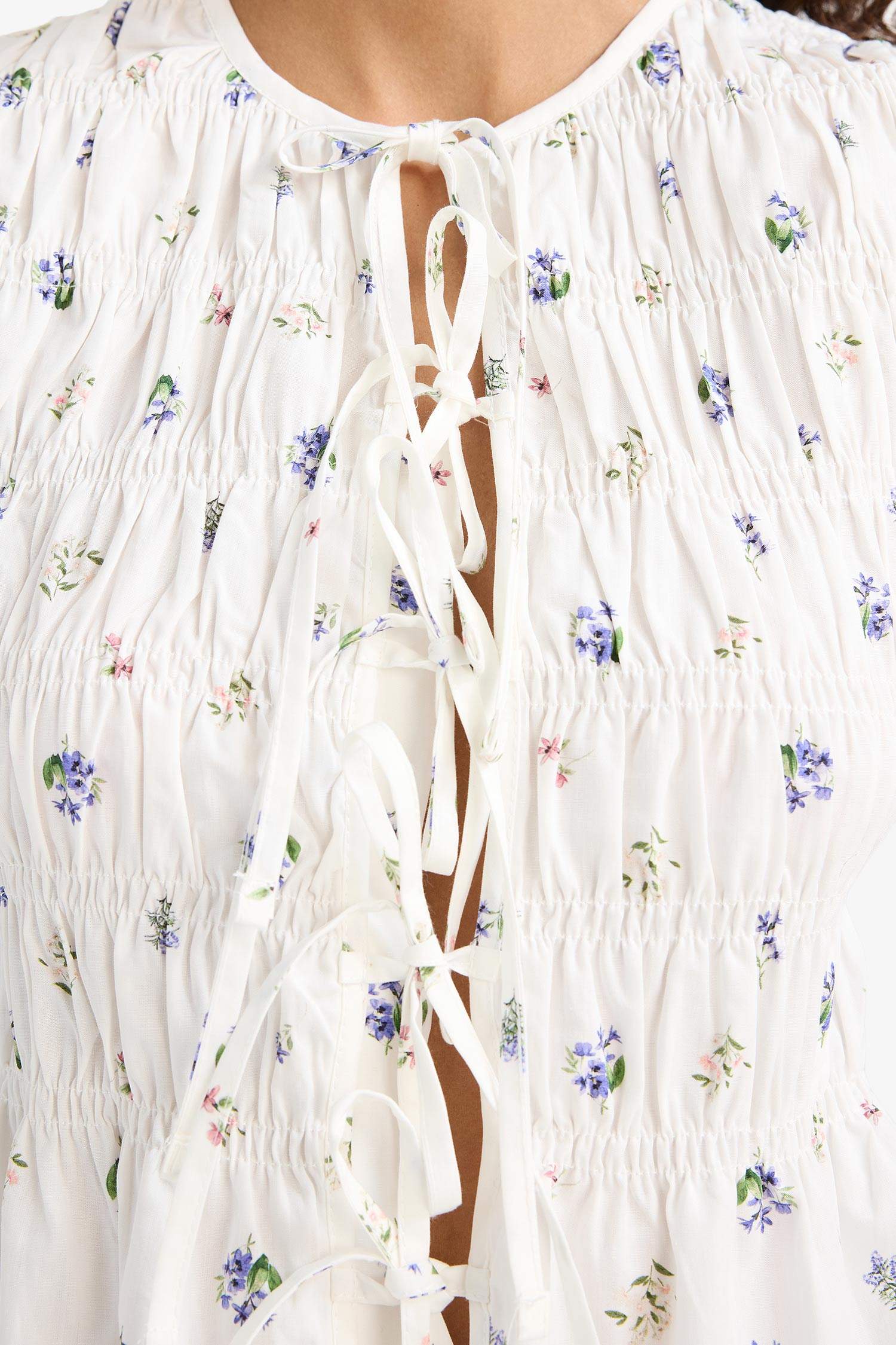 Fitted Bisiklet Yaka Çiçek Desenli Önden Bağlamalı Poplin Kolsuz Bluz