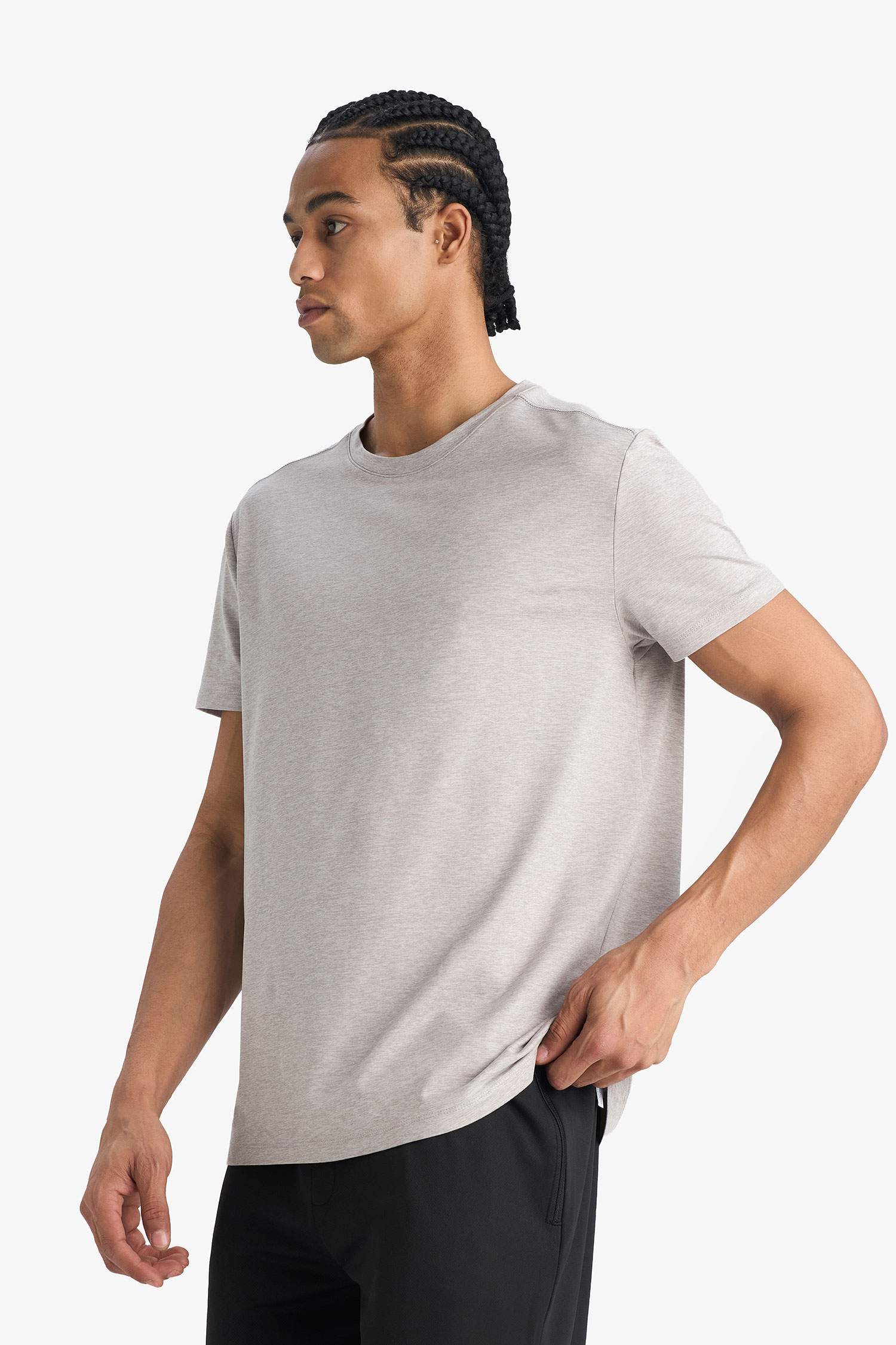 Standart Fit дөңгелек жағалы спорттық қысқа жеңді футболка