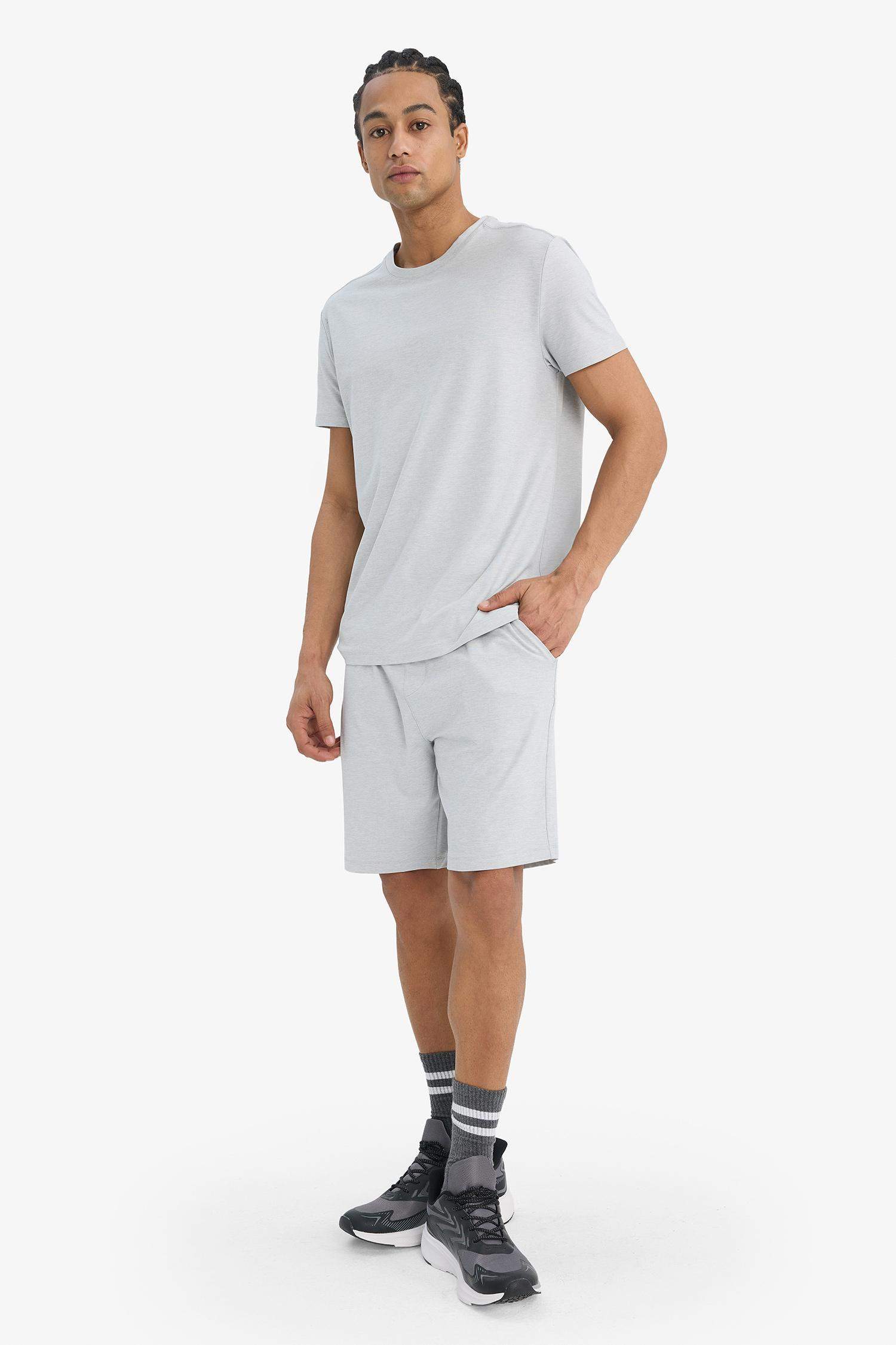 Standart Fıt Bisiklet Yaka Sporcu Kısa Kollu Tişört