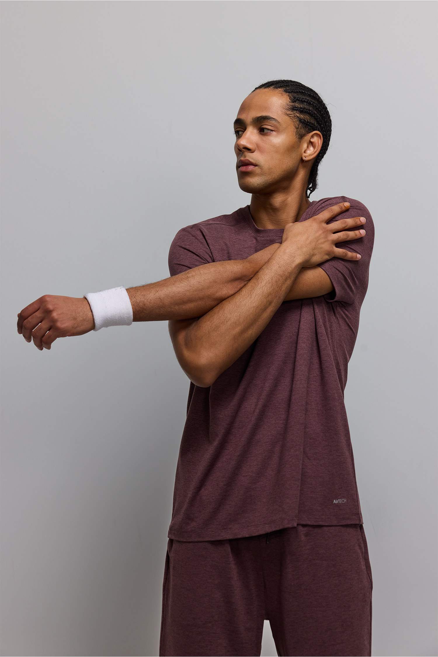 Standart Fit дөңгелек жағалы спорттық қысқа жеңді футболка