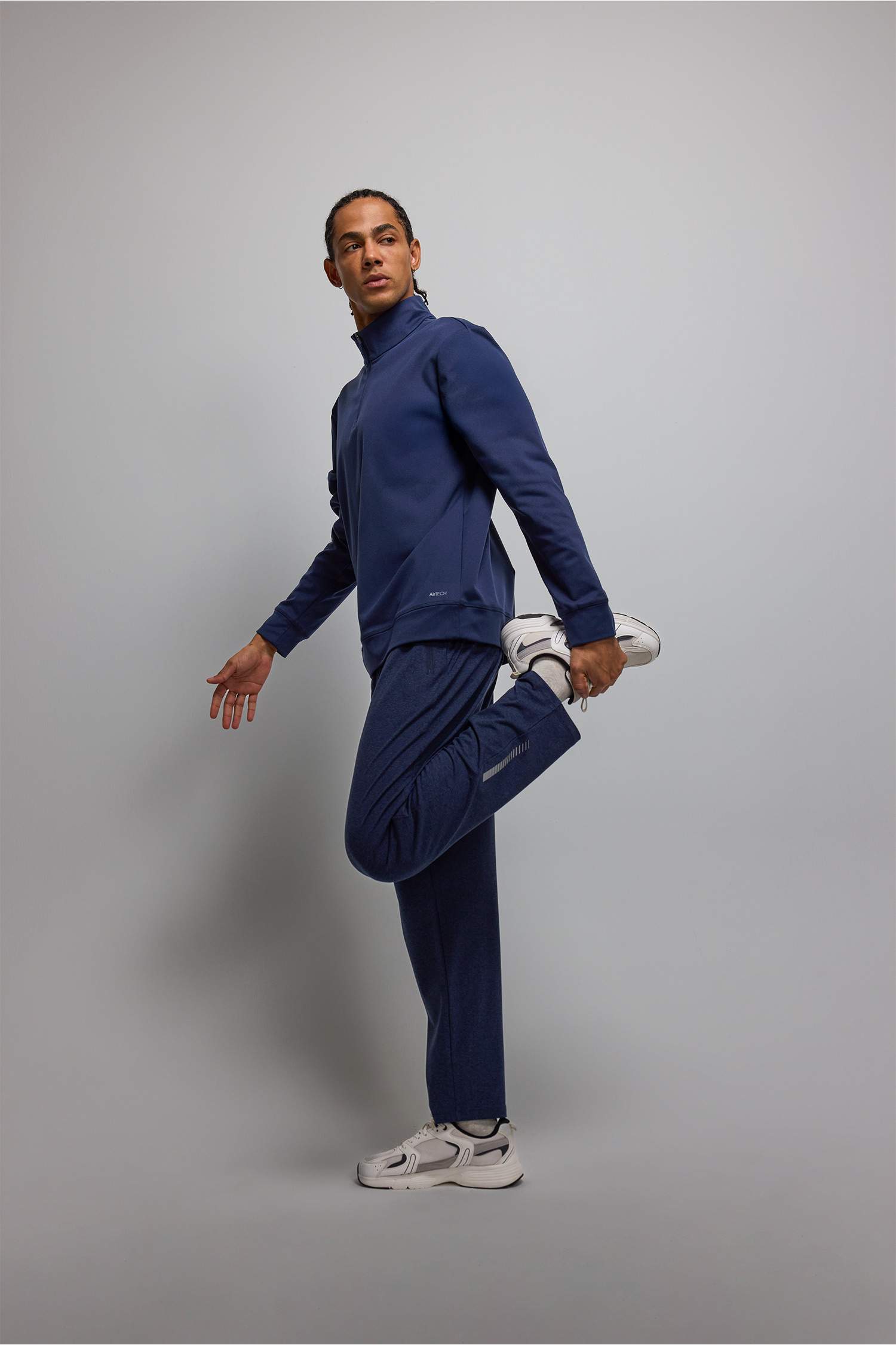 Standart Fit Sporcu Sweatshirt,