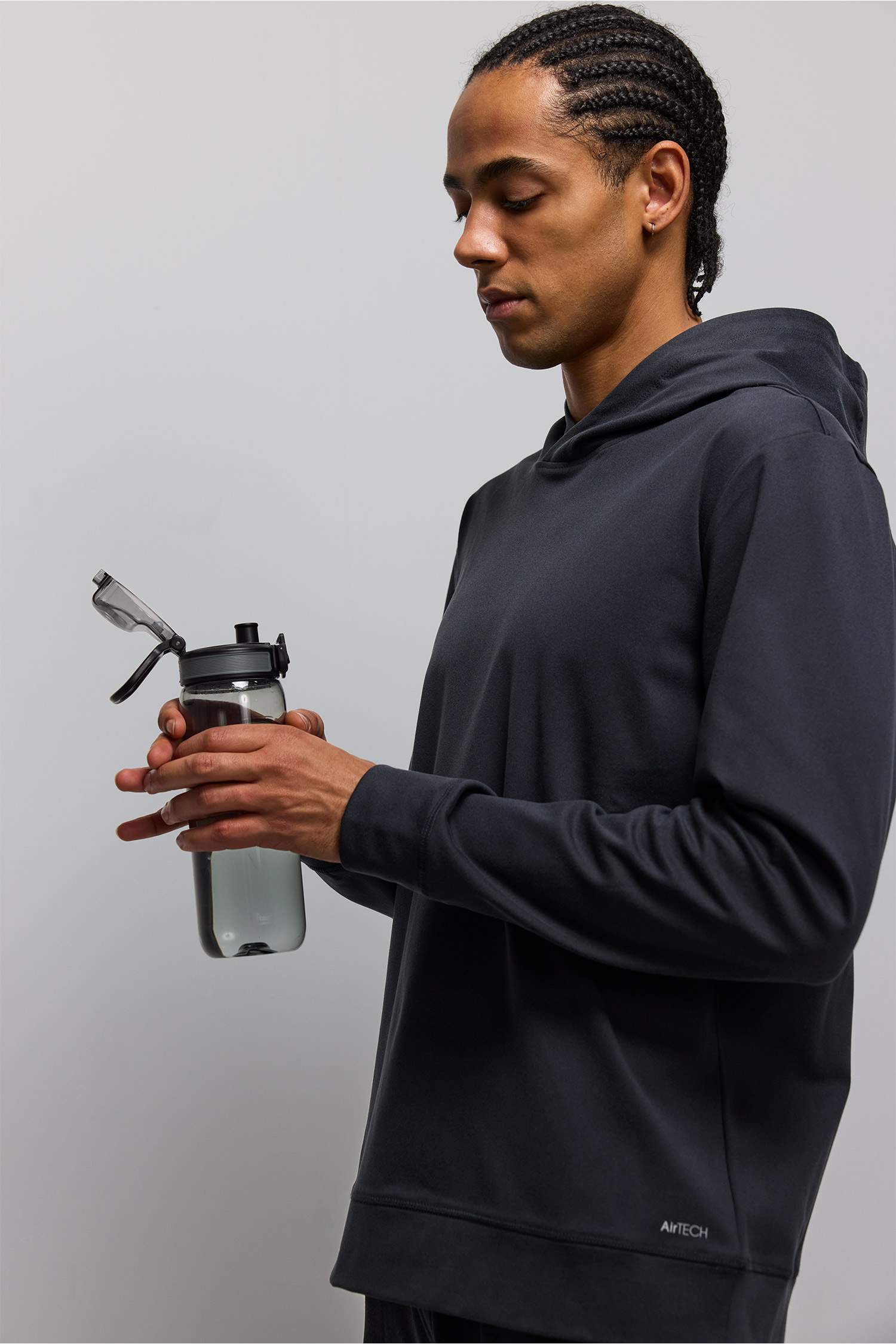 سويت شيرت رياضي قصة عادية بغطاء للرأس