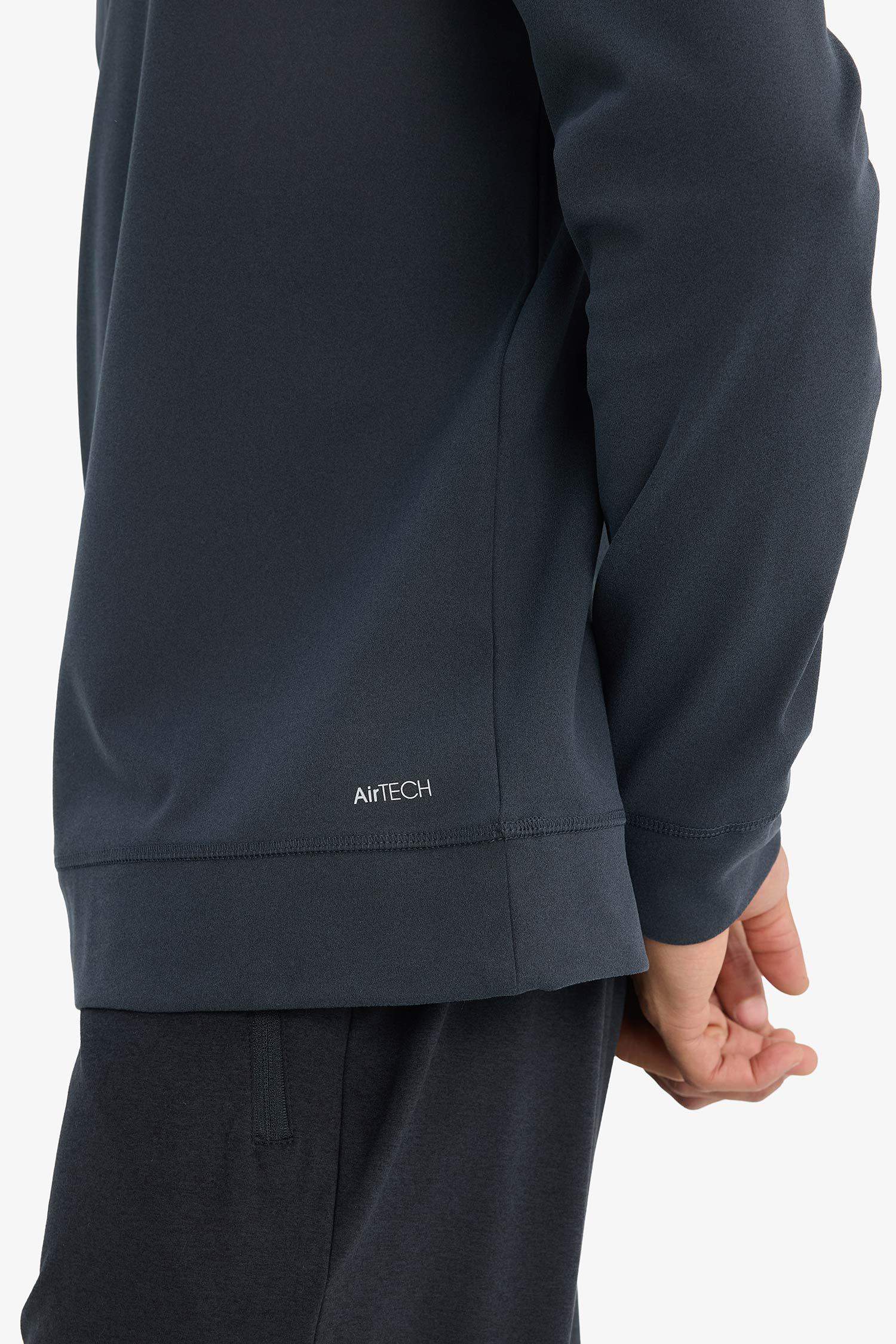 سويت شيرت رياضي قصة عادية بغطاء للرأس