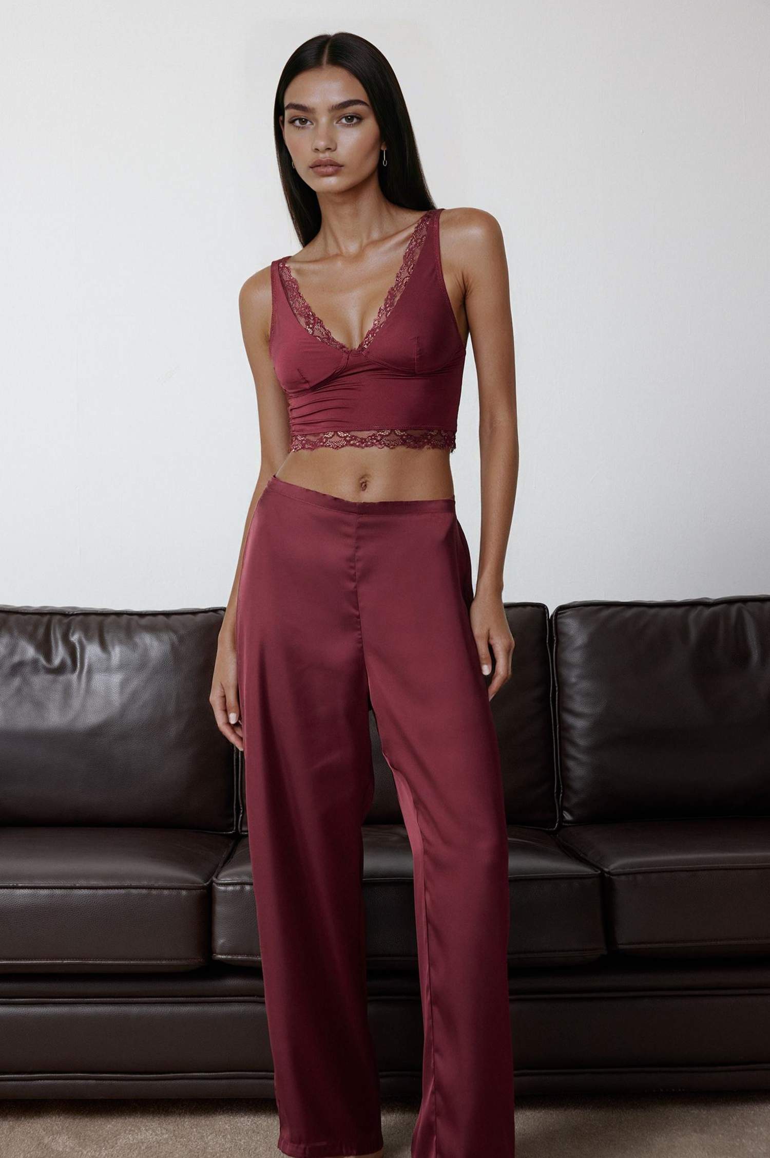 Saten Dantel Detaylı Üst-Fall in Love