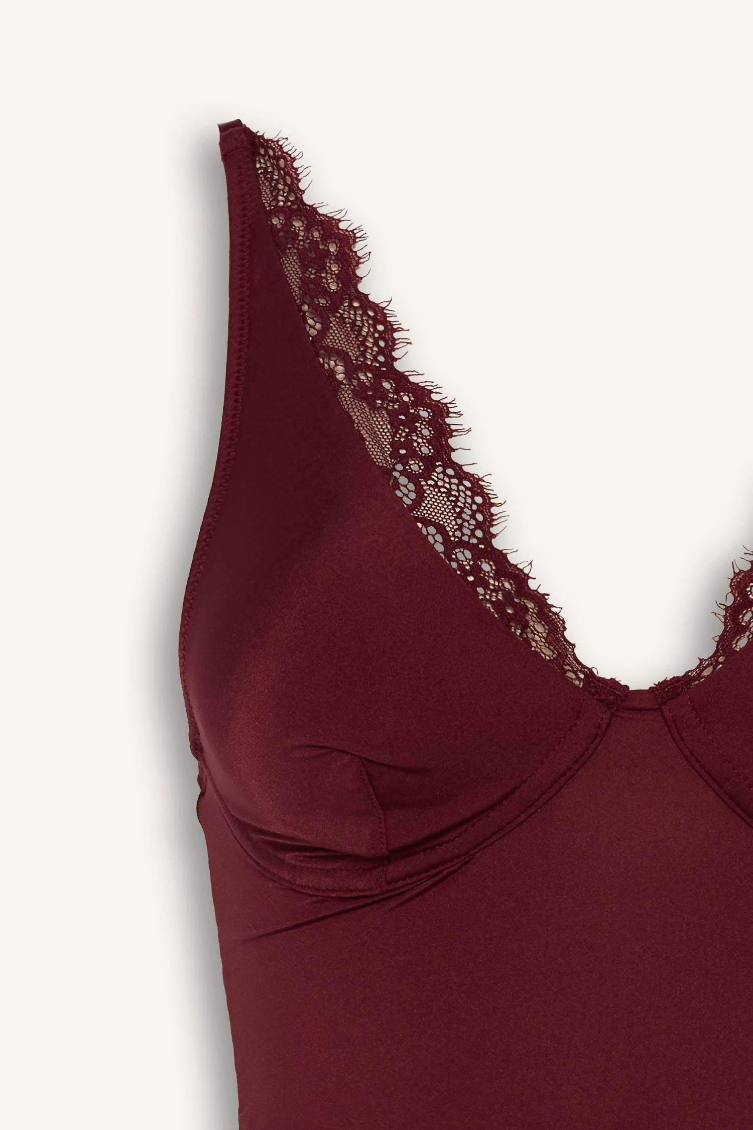 Saten Dantel Detaylı Üst-Fall in Love