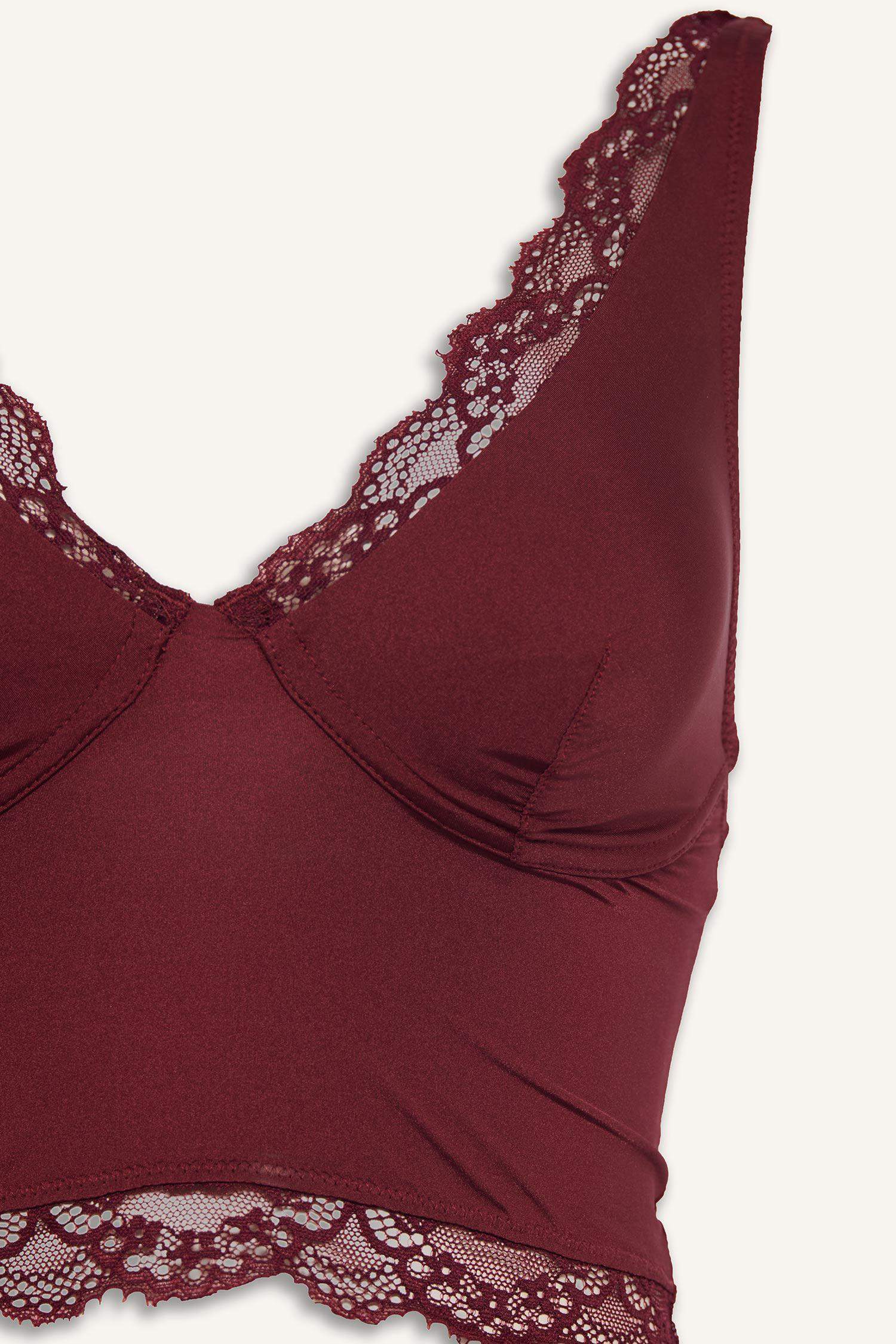 Saten Dantel Detaylı Üst