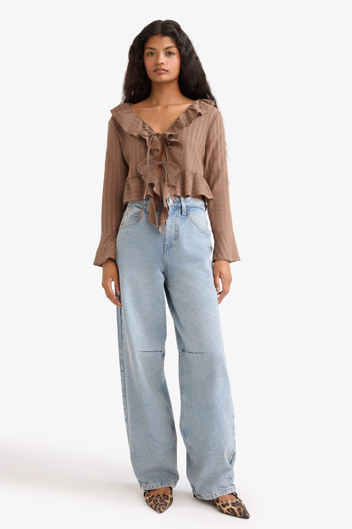 Regular Fit Dokulu Önden Bağlamalı Fırfırlı Uzun Kollu Bluz