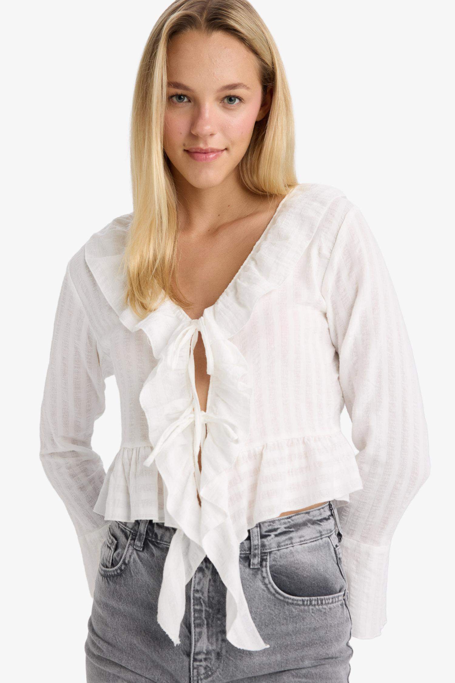 Blouse texturée à manches longues avec noeuds et volants Coupe régulière