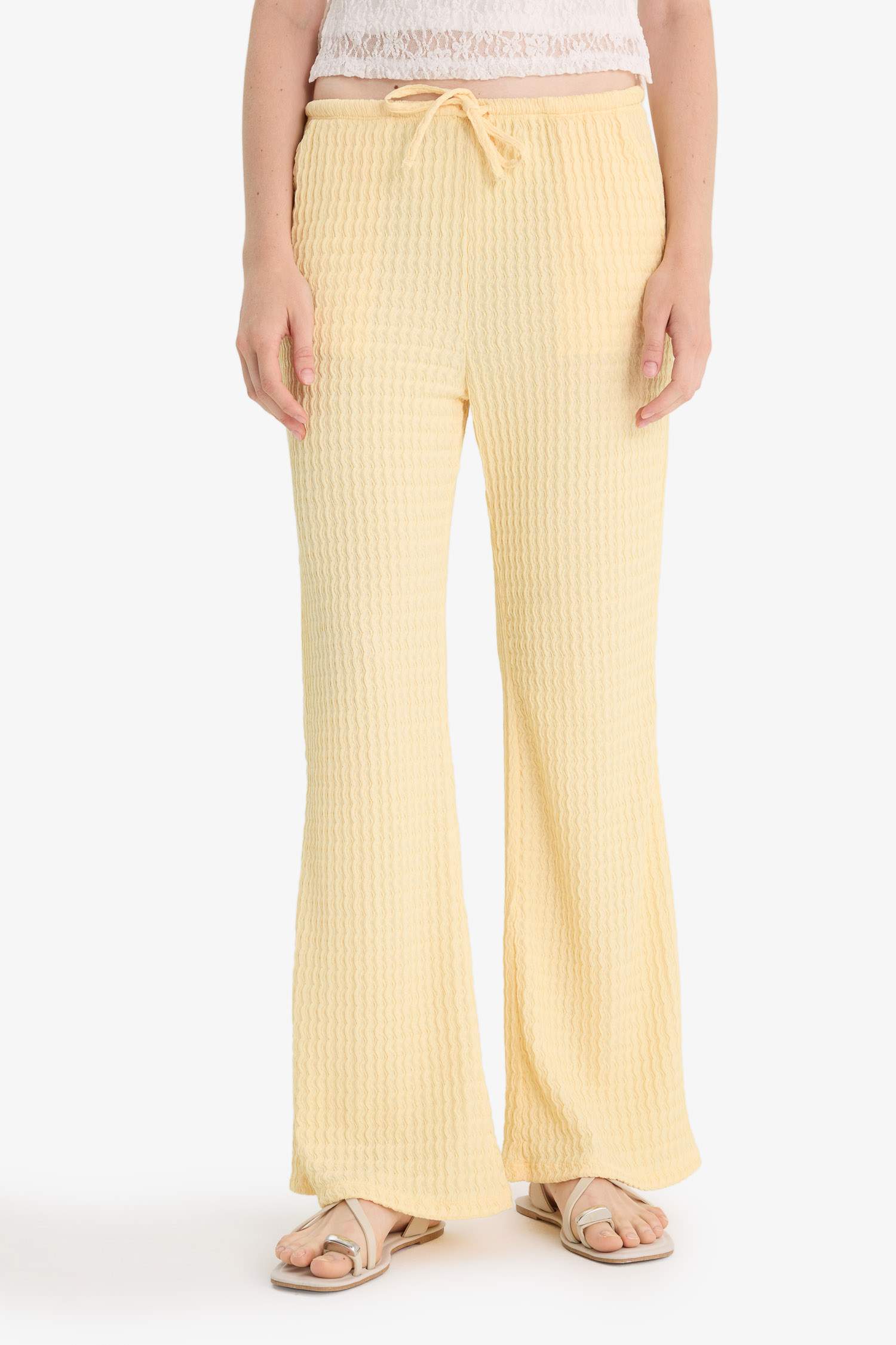 بنطرون منسوج وايد ليج برج واسع وخصر عادي بجيب