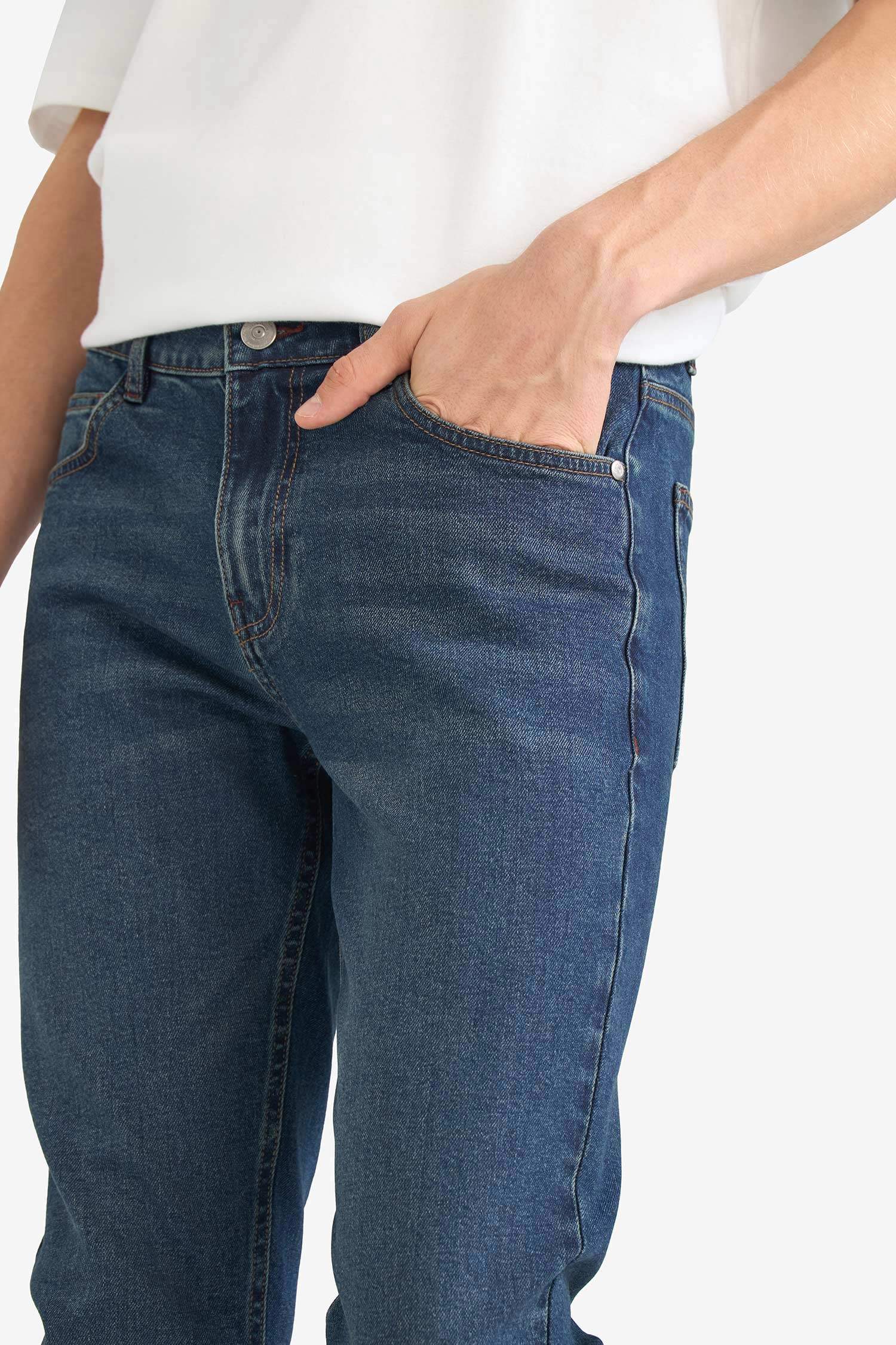 بنطرون جينز بيدرو سليم فيت برجل ضيق