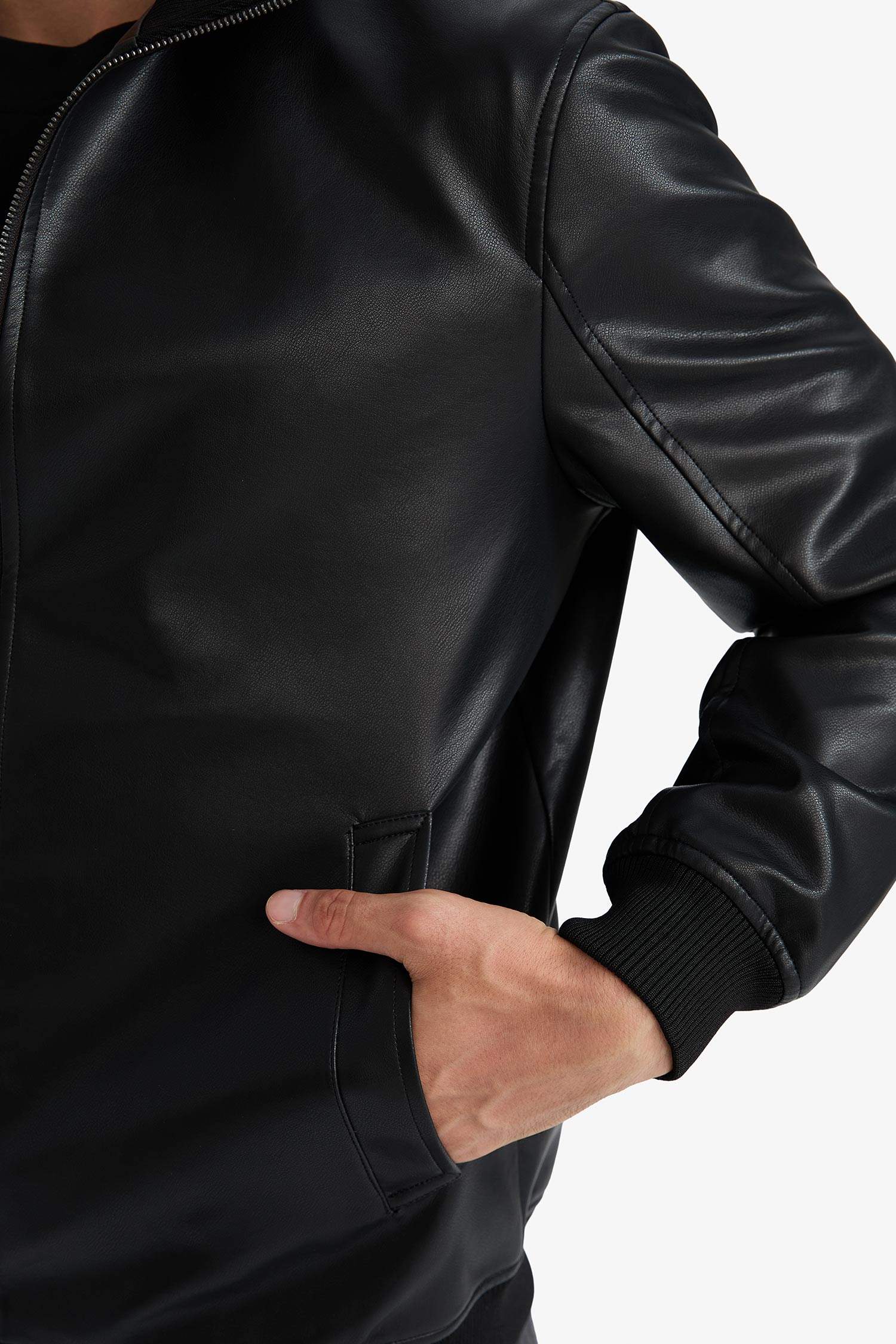 Veste en similicuir à col montant doublée zippée Coupe slim