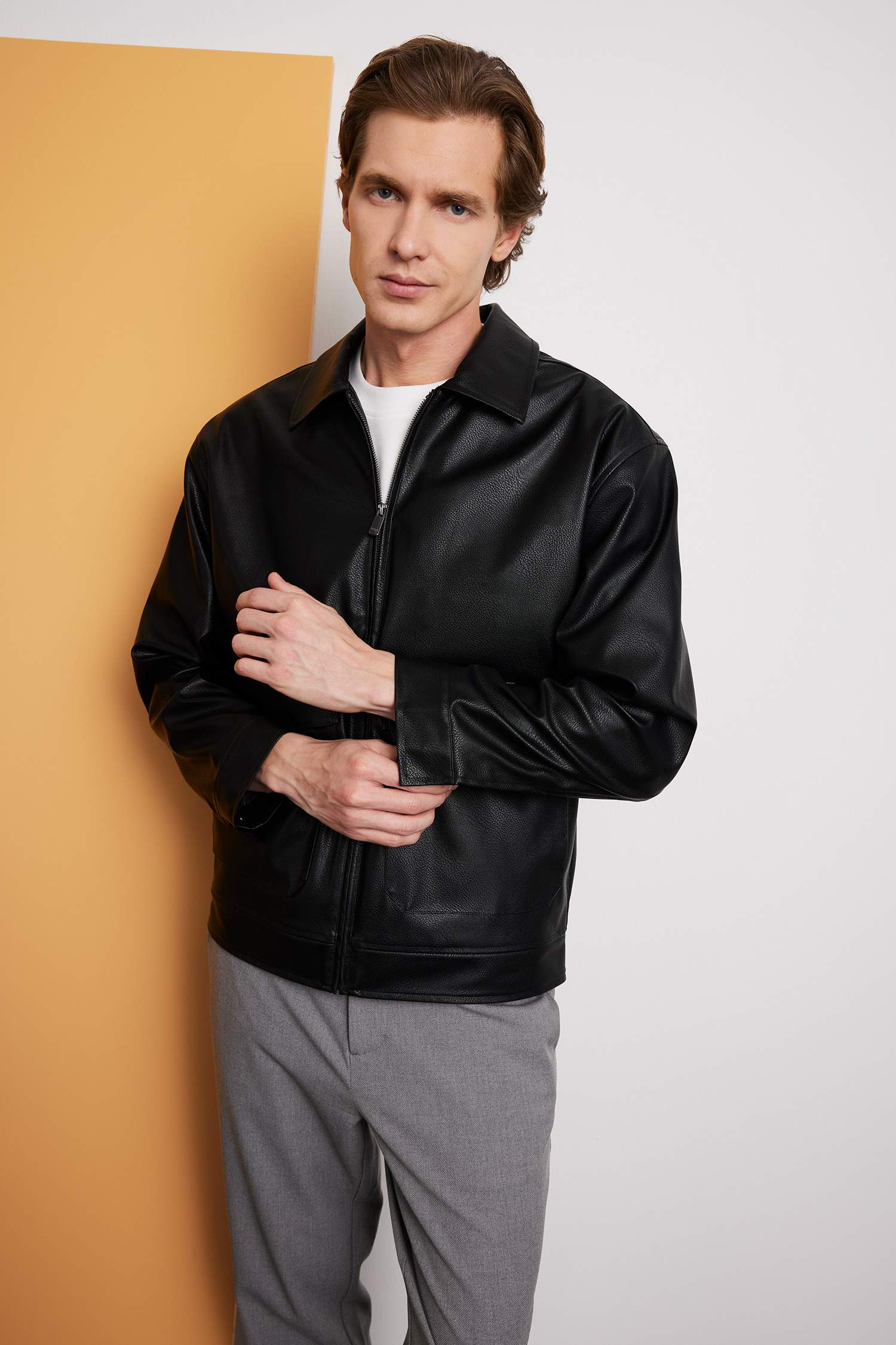 جاكيت جلد صناعي سليم فيت بياخة بولو مبطن