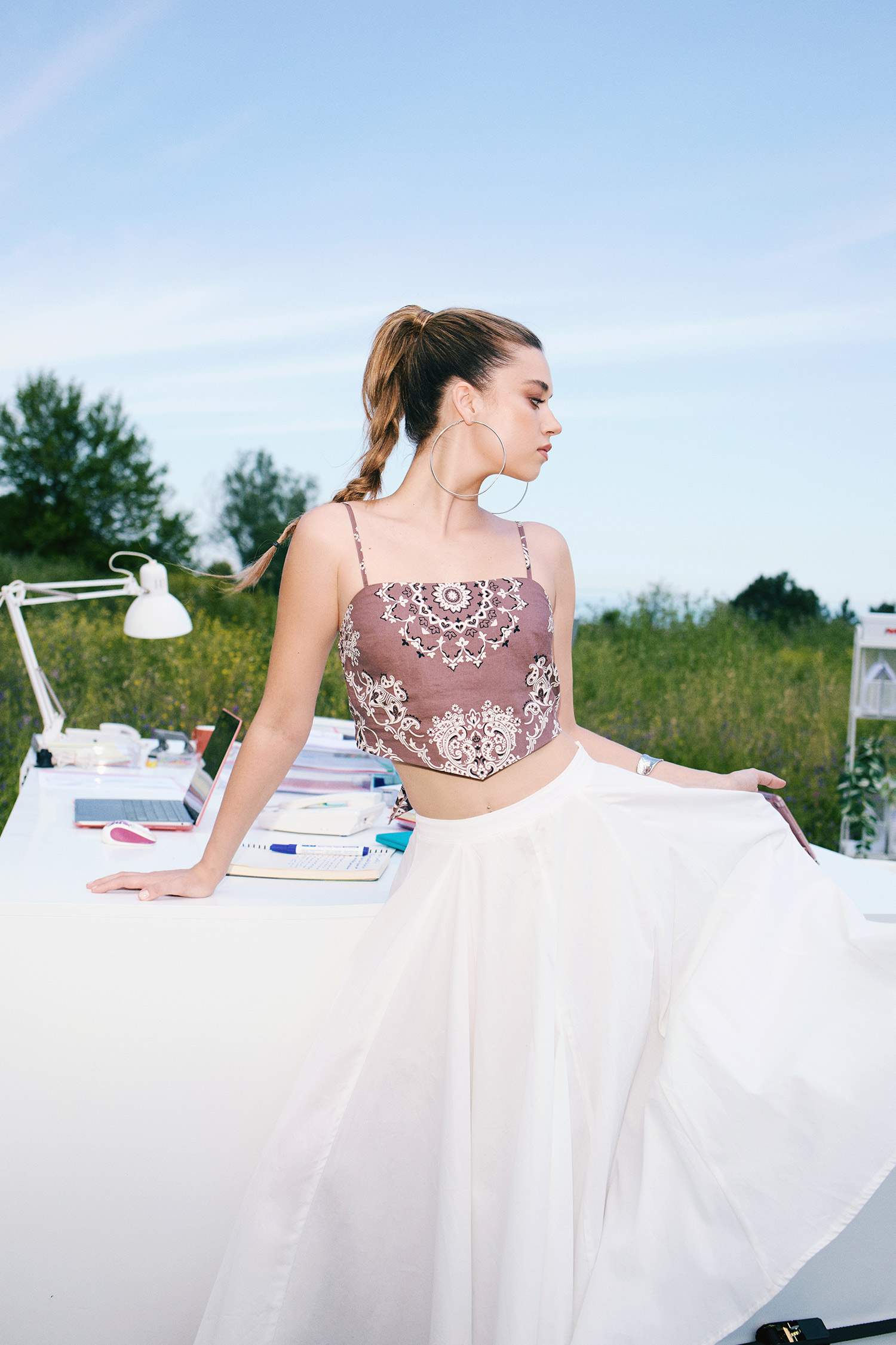 بلوزة كروب بحمالات بياخة مربعة من Afra x DeFacto