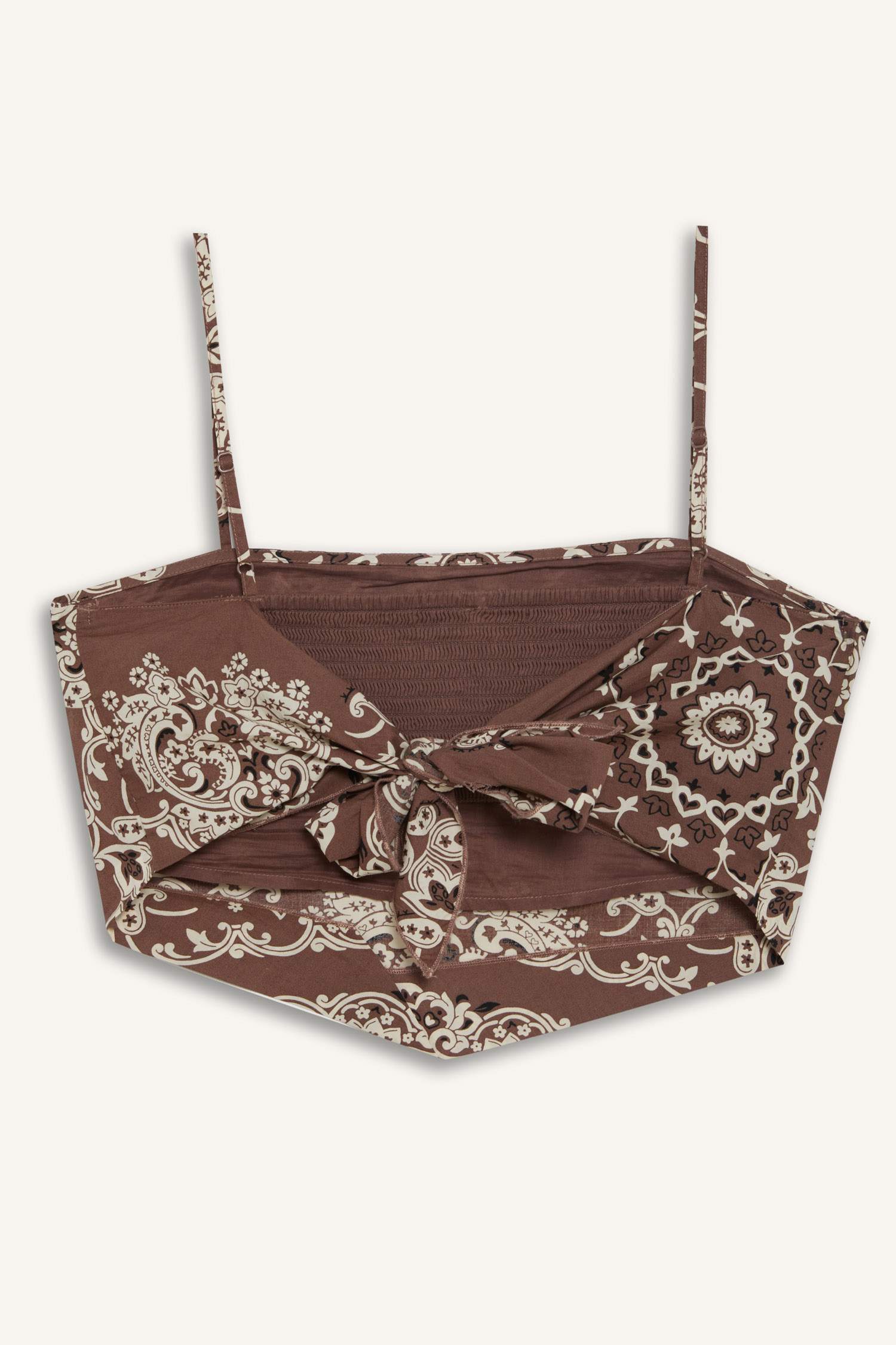 بلوزة كروب بحمالات بياخة مربعة من Afra x DeFacto