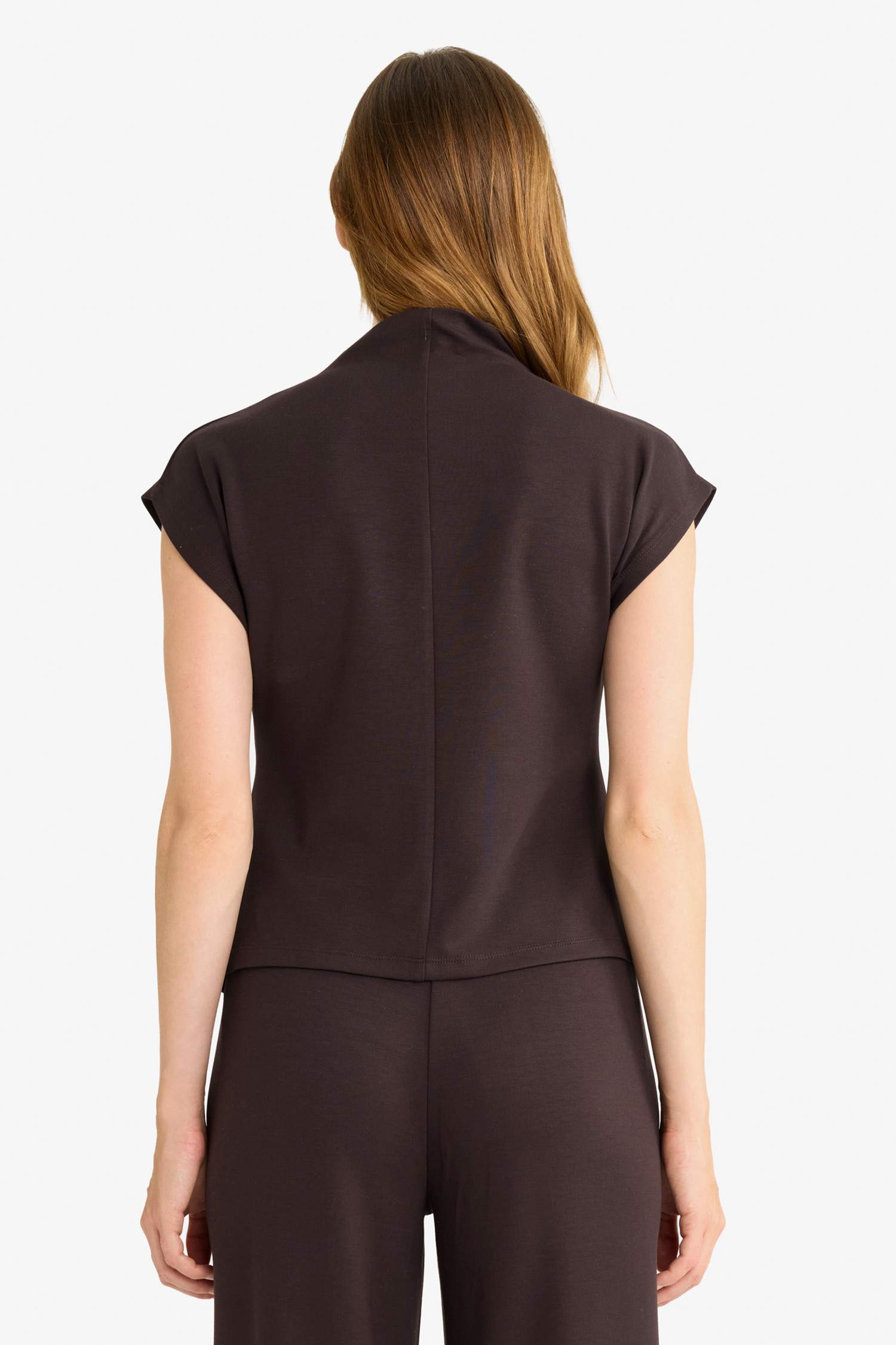 Slim Fit Dar Kesim Yarım Balıkçı Yaka Pike Kolsuz Bluz