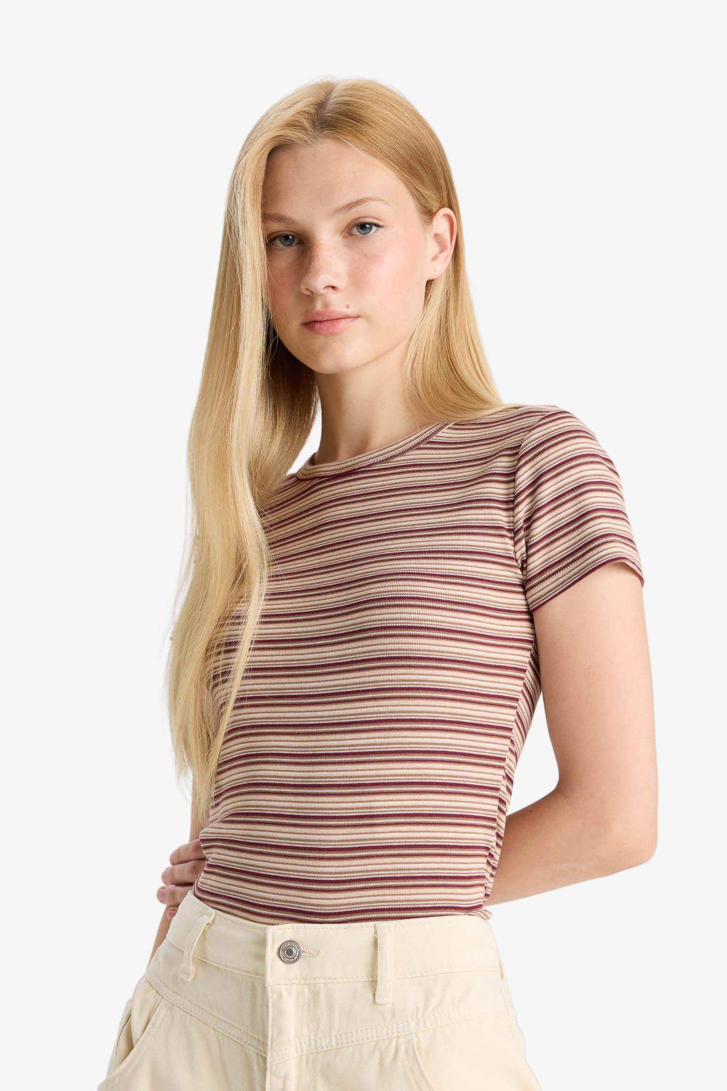 تيشيرت مخطط نص ردن سليم فيت مخصر