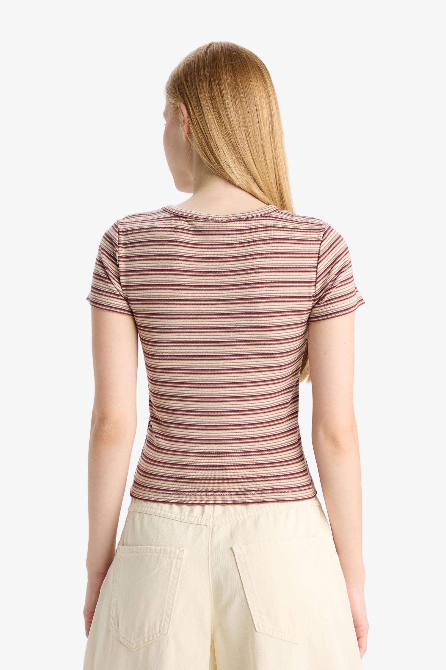 تيشيرت مخطط نص ردن سليم فيت مخصر