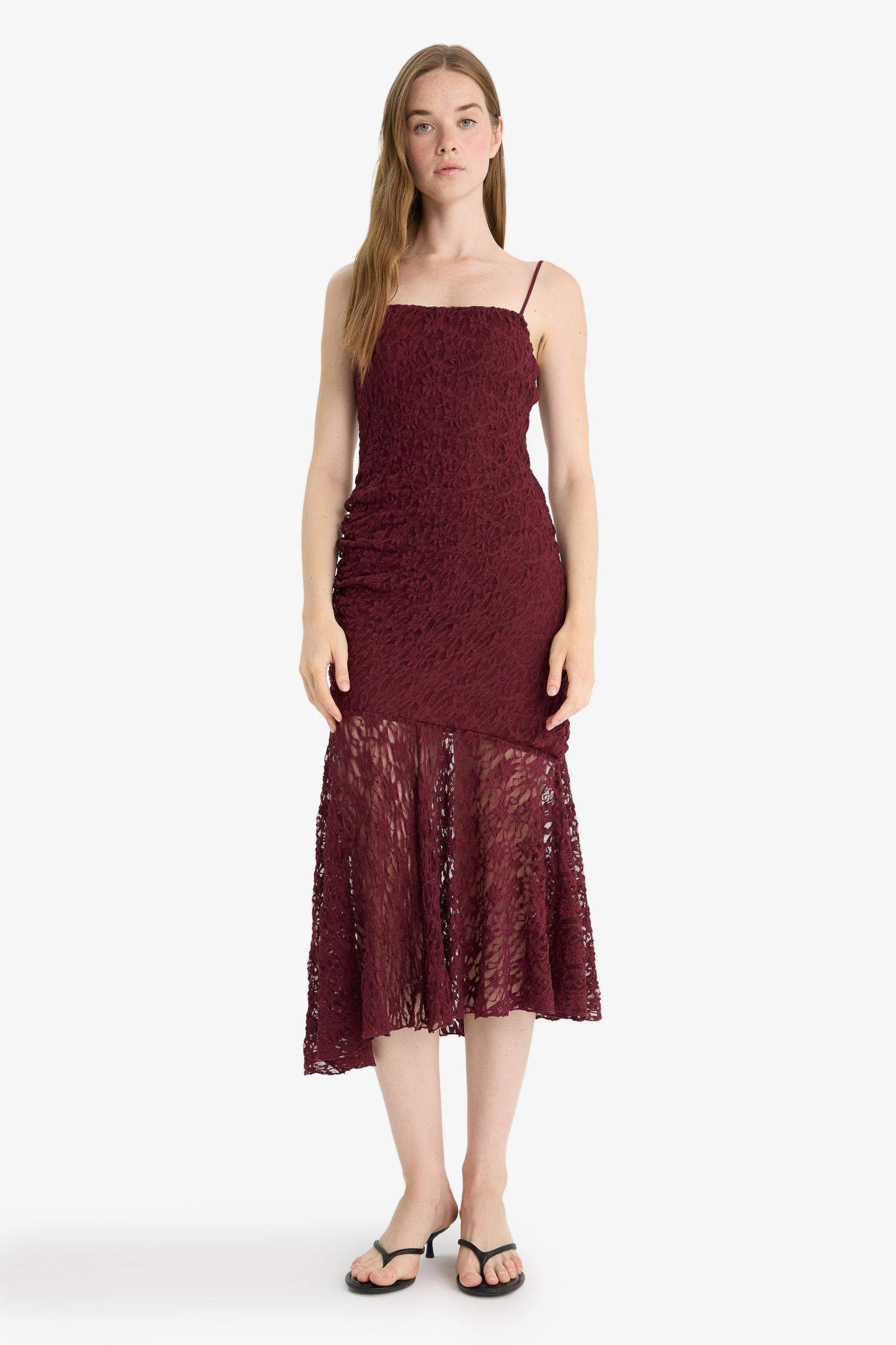 فستان ميدي دانتيل سليم فيت بوديكون بحمالات