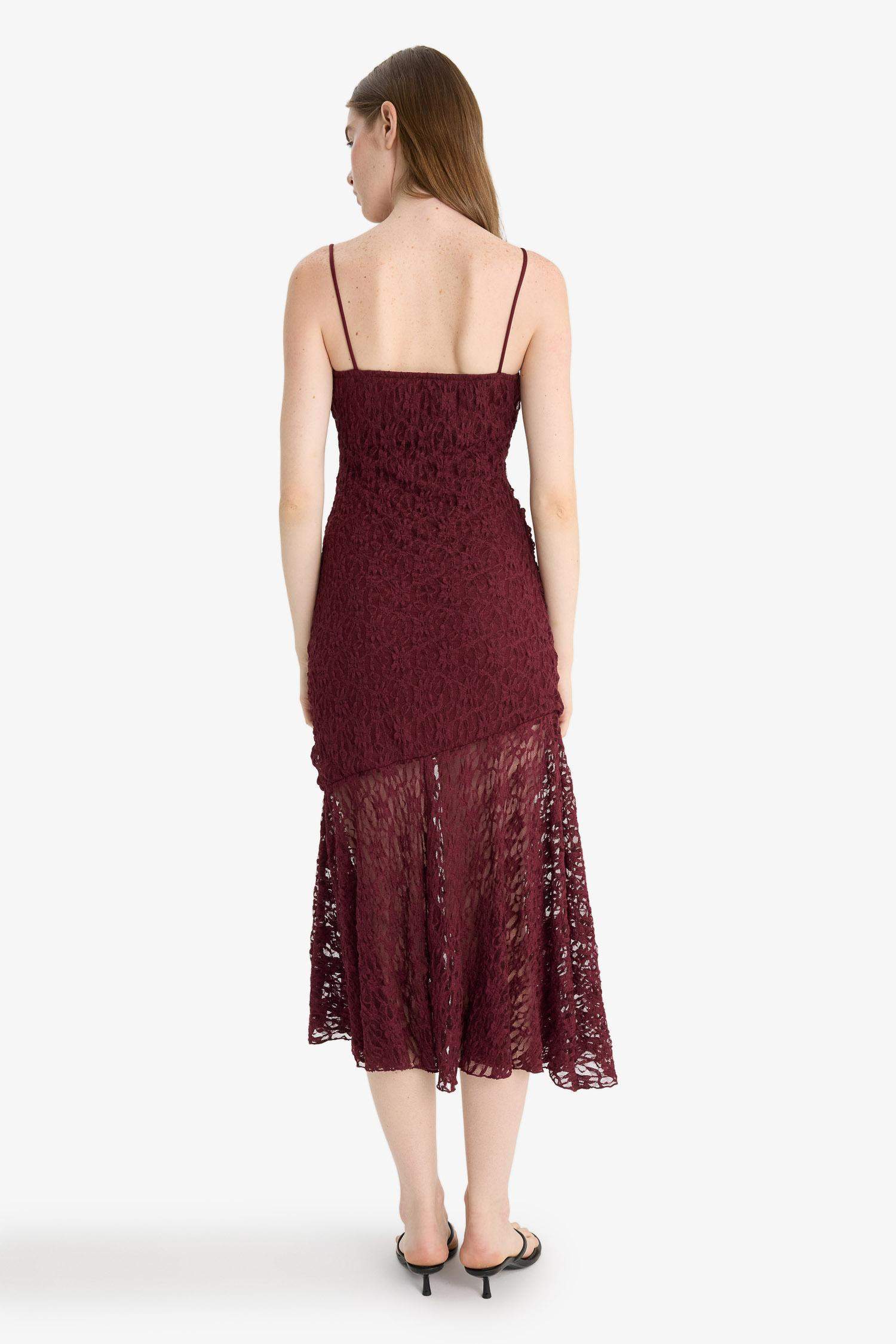 فستان ميدي دانتيل سليم فيت بوديكون بحمالات