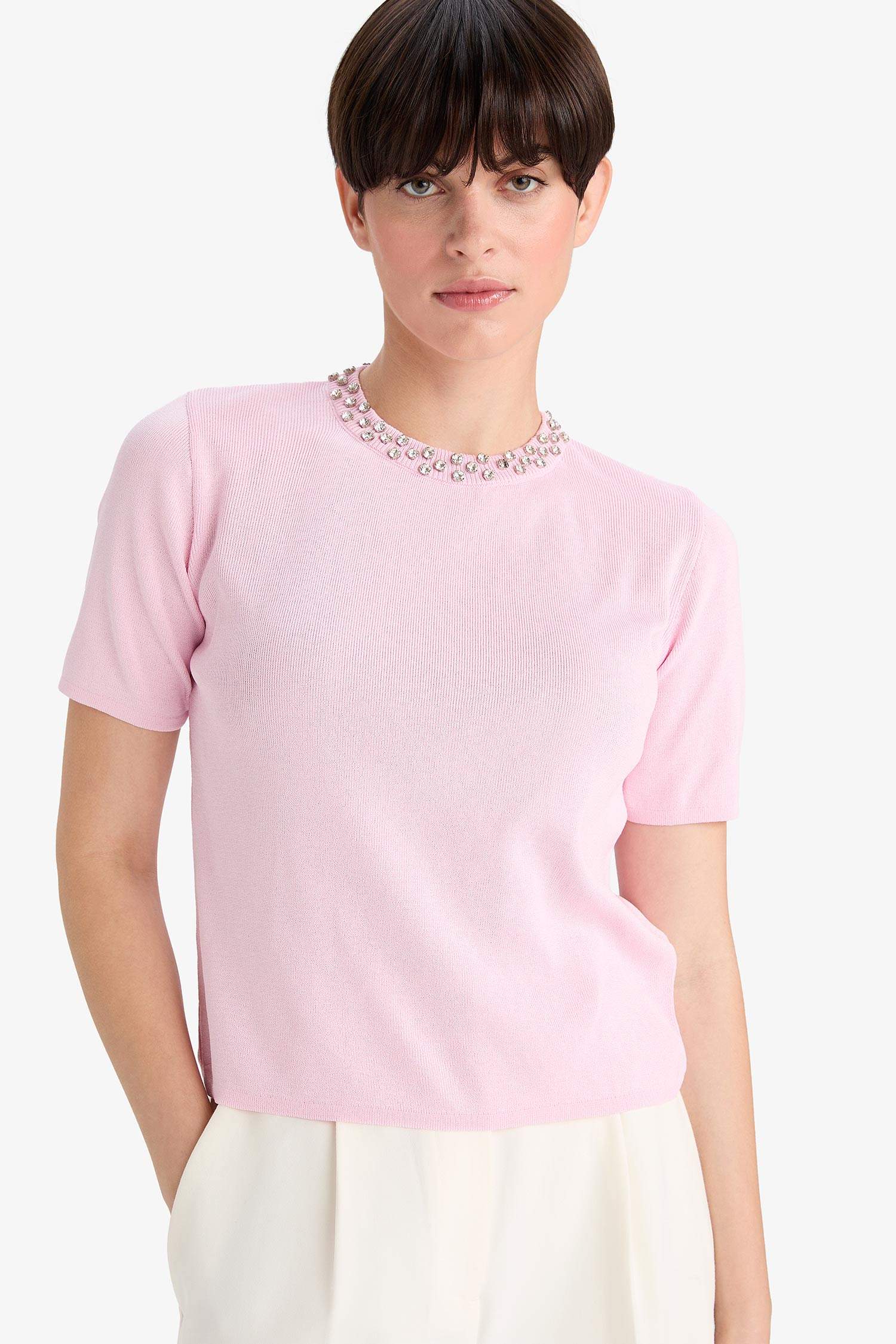 Regular Fit Bisiklet Yaka İşlemeli Krep Kısa Kollu Triko Kazak