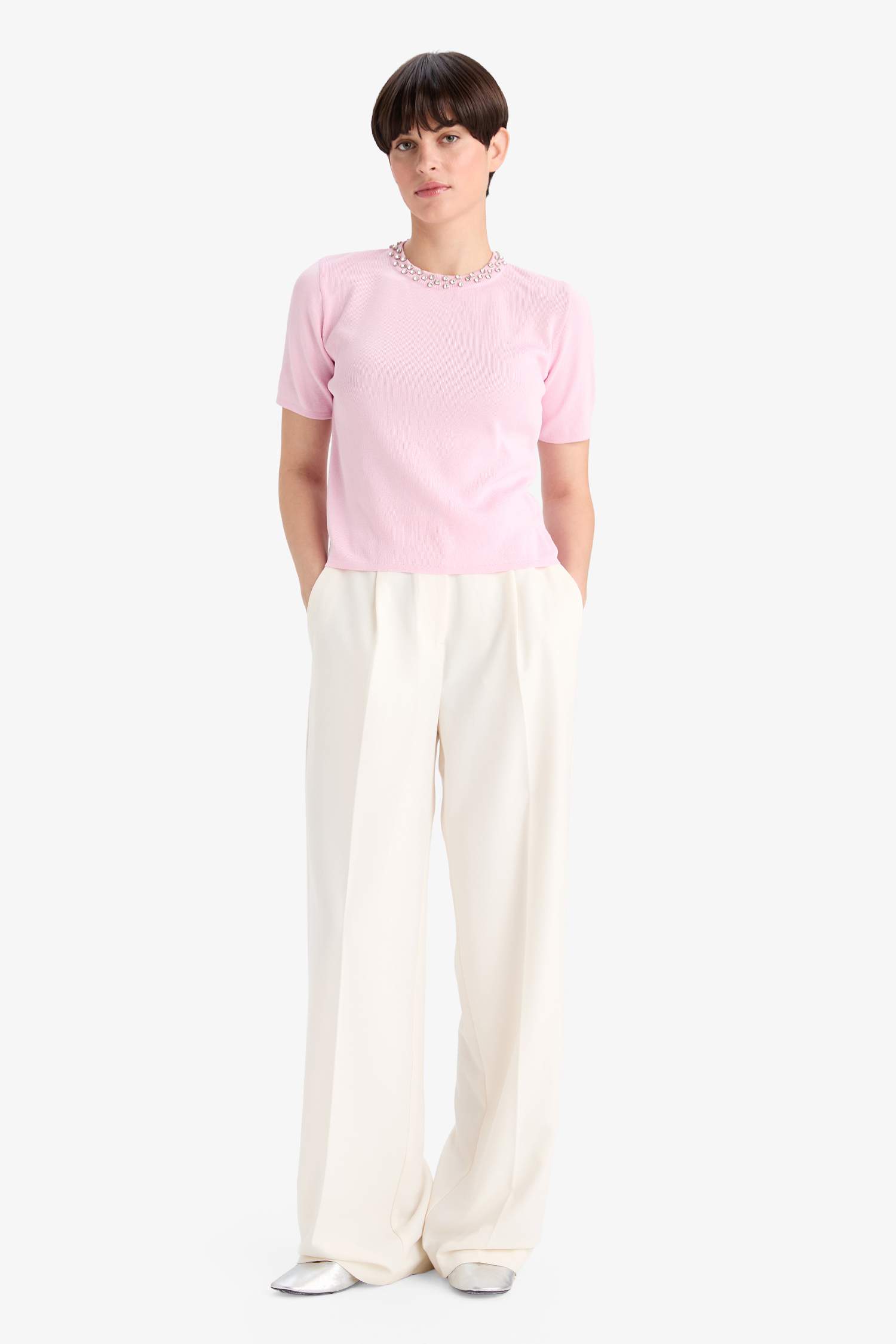 Regular Fit Bisiklet Yaka İşlemeli Krep Kısa Kollu Triko Kazak