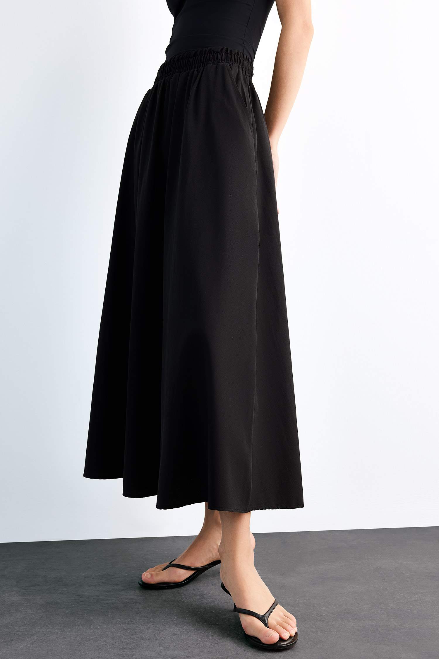 Beli Lastikli Cepli Siyah Maxi Etek