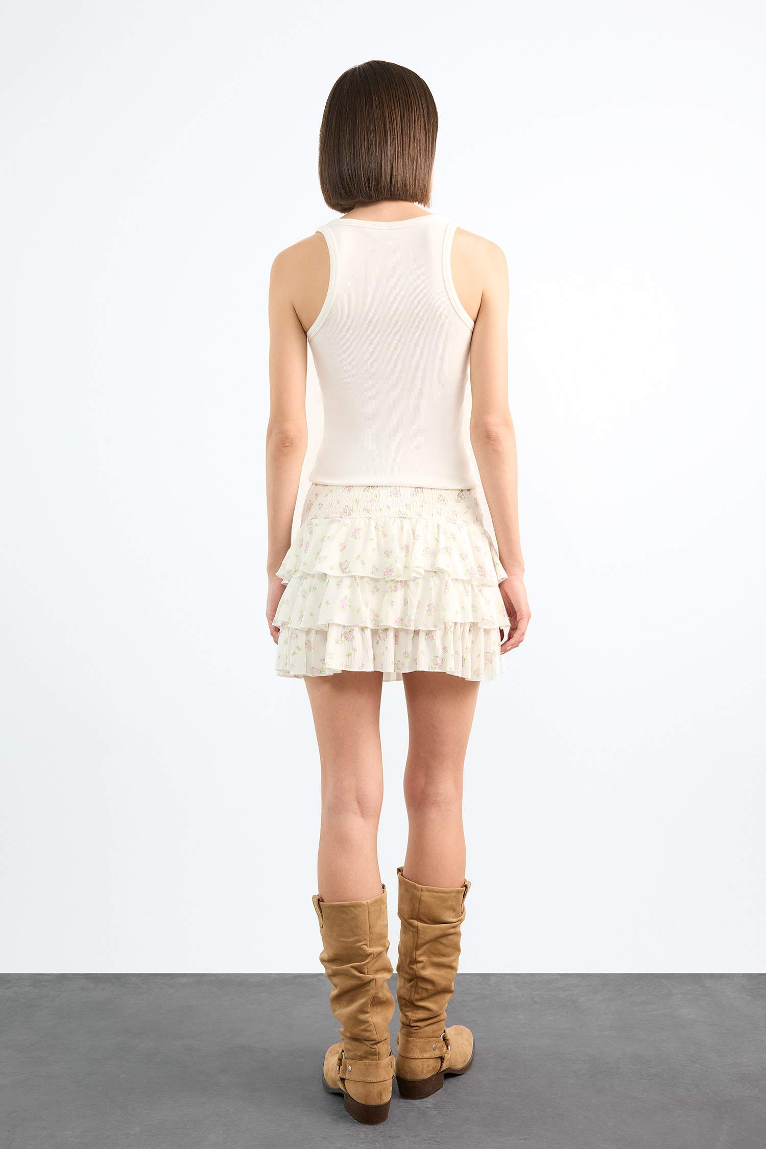 Beli Lastikli Çiçek Desenli Volanlı Mini Etek