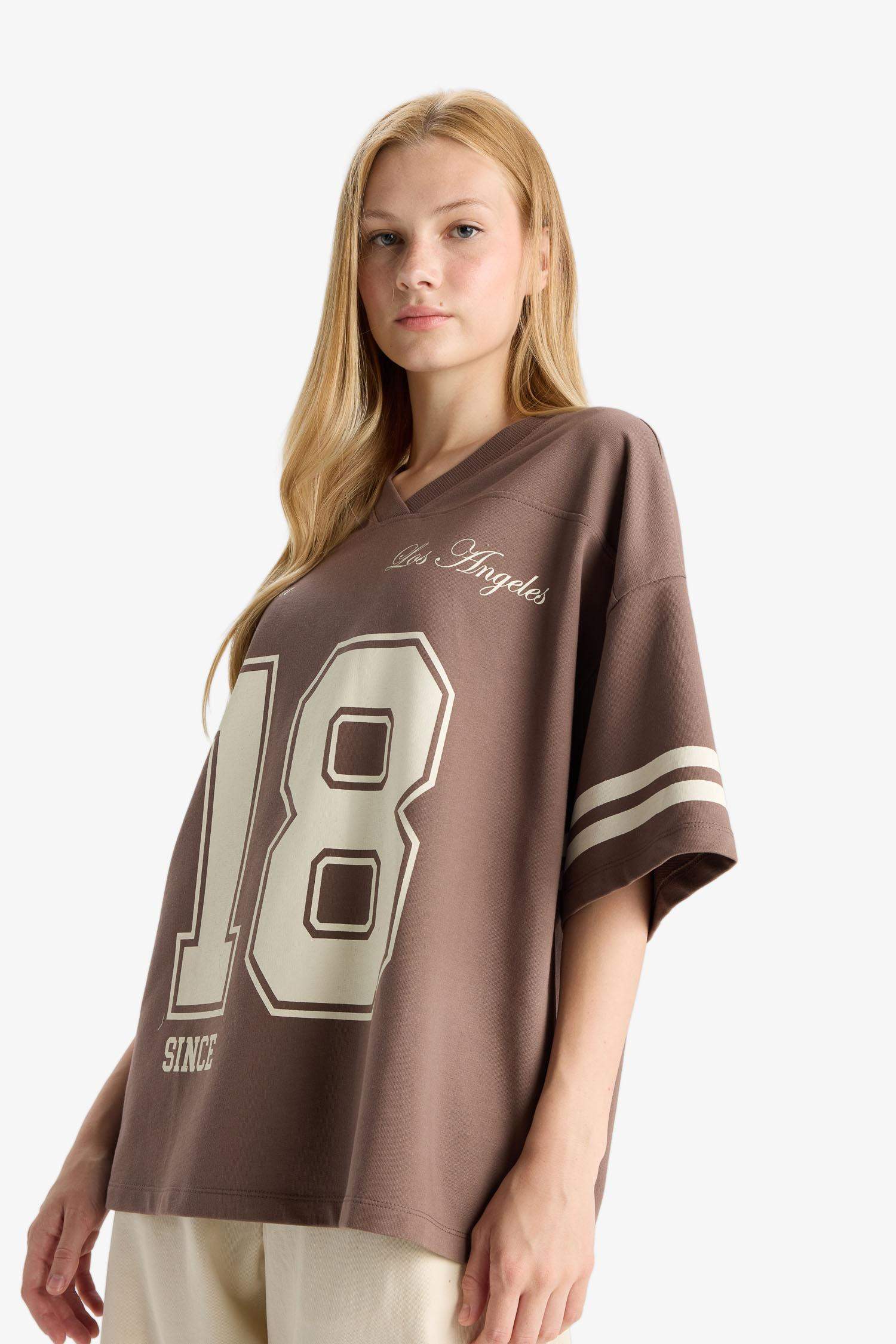 تيشيرت نص كم اوفر سايز بياقة V