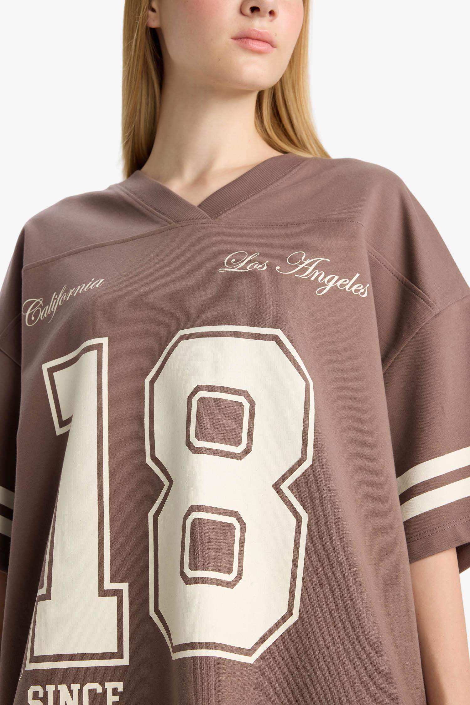 تيشيرت نص كم اوفر سايز بياقة V