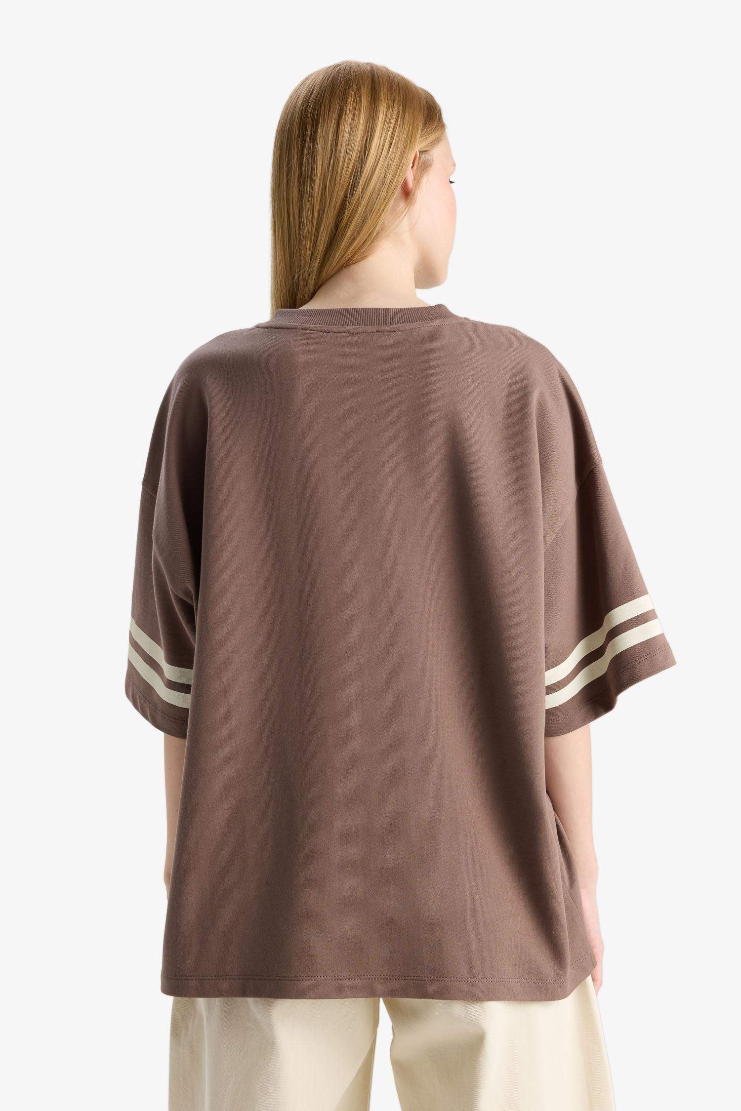 تيشيرت نص كم اوفر سايز بياقة V