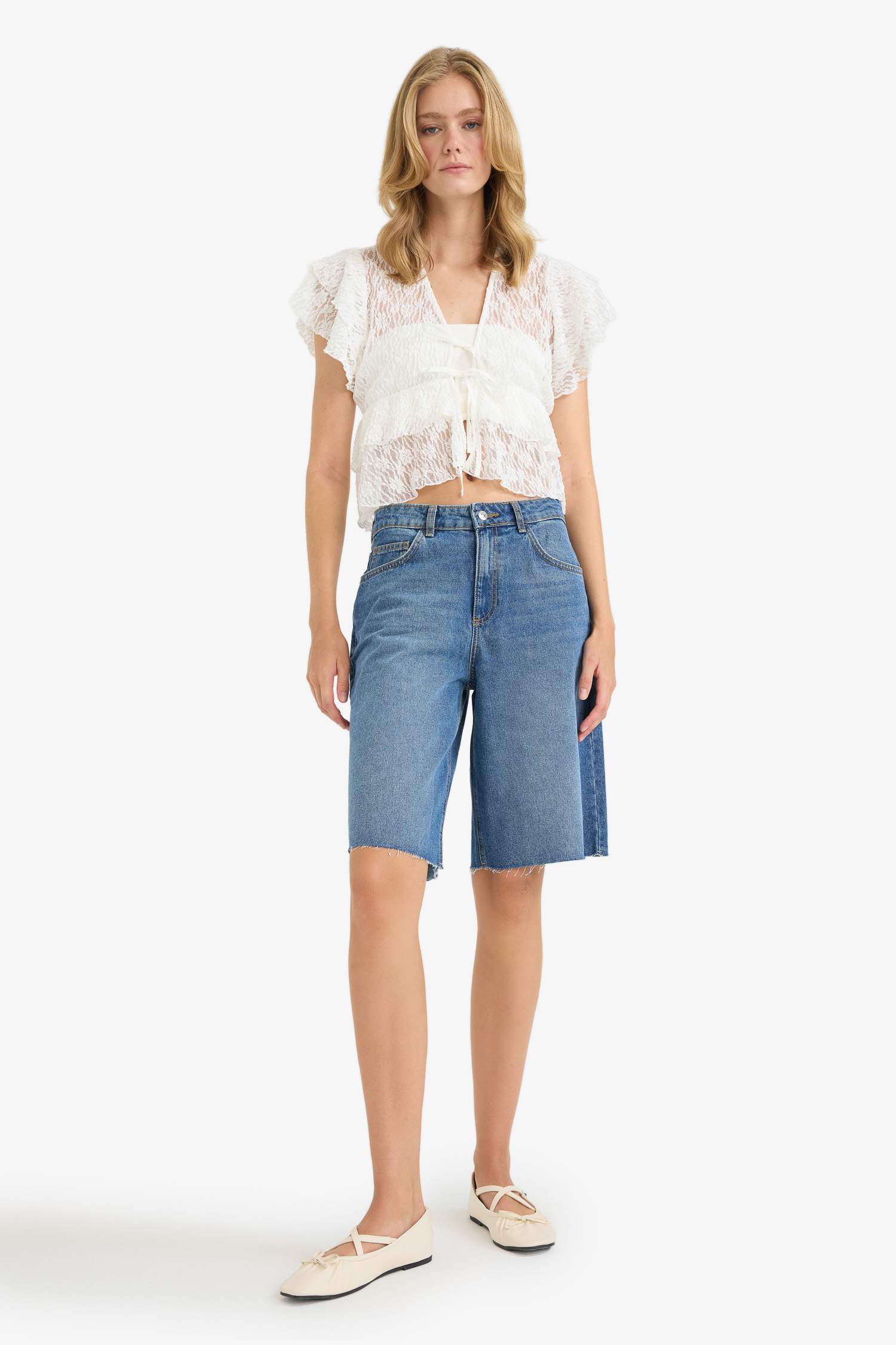 بلوزة نص كم تول مخصر برباط من الأمام