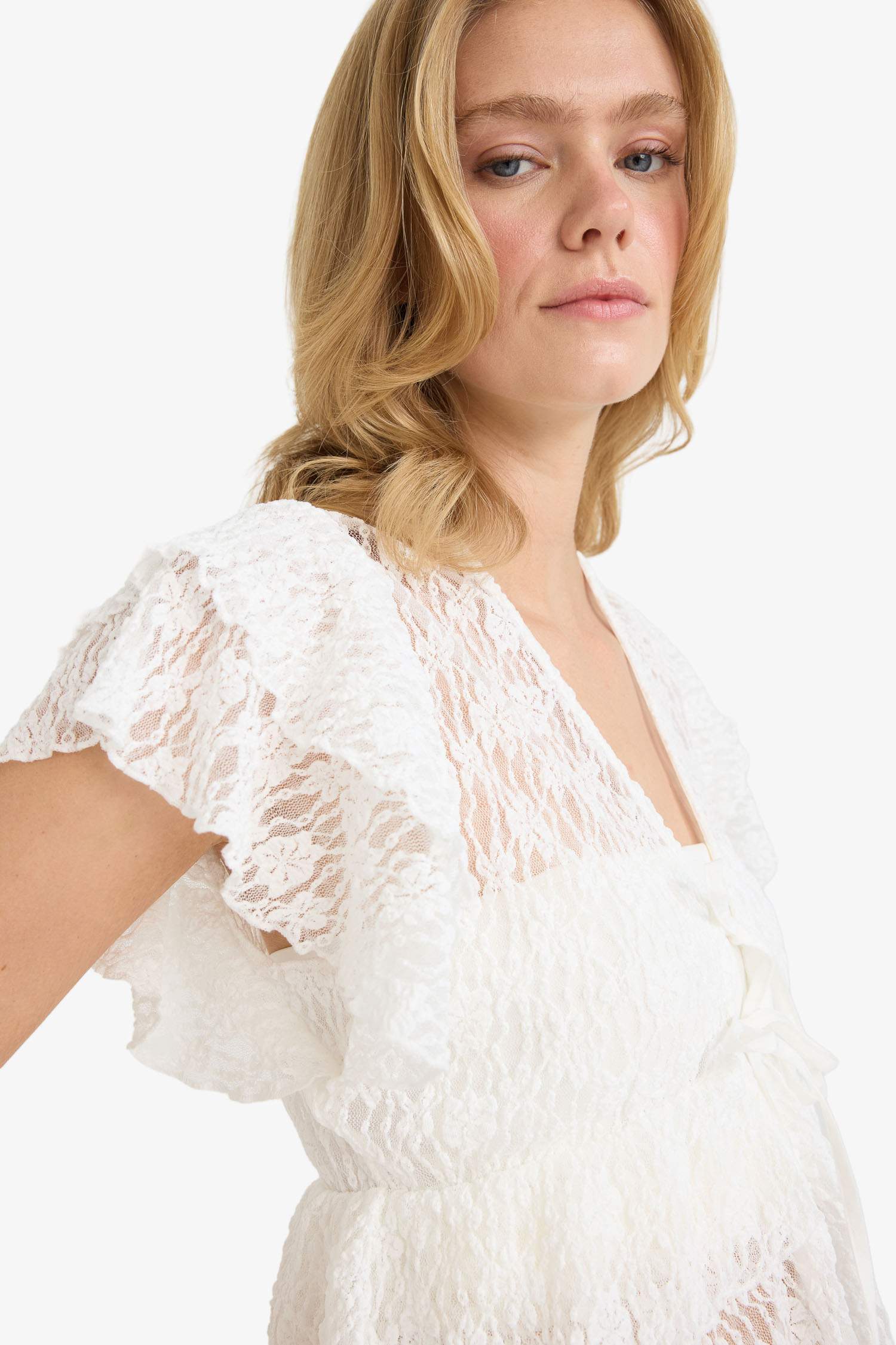 بلوزة نص كم تول مخصر برباط من الأمام