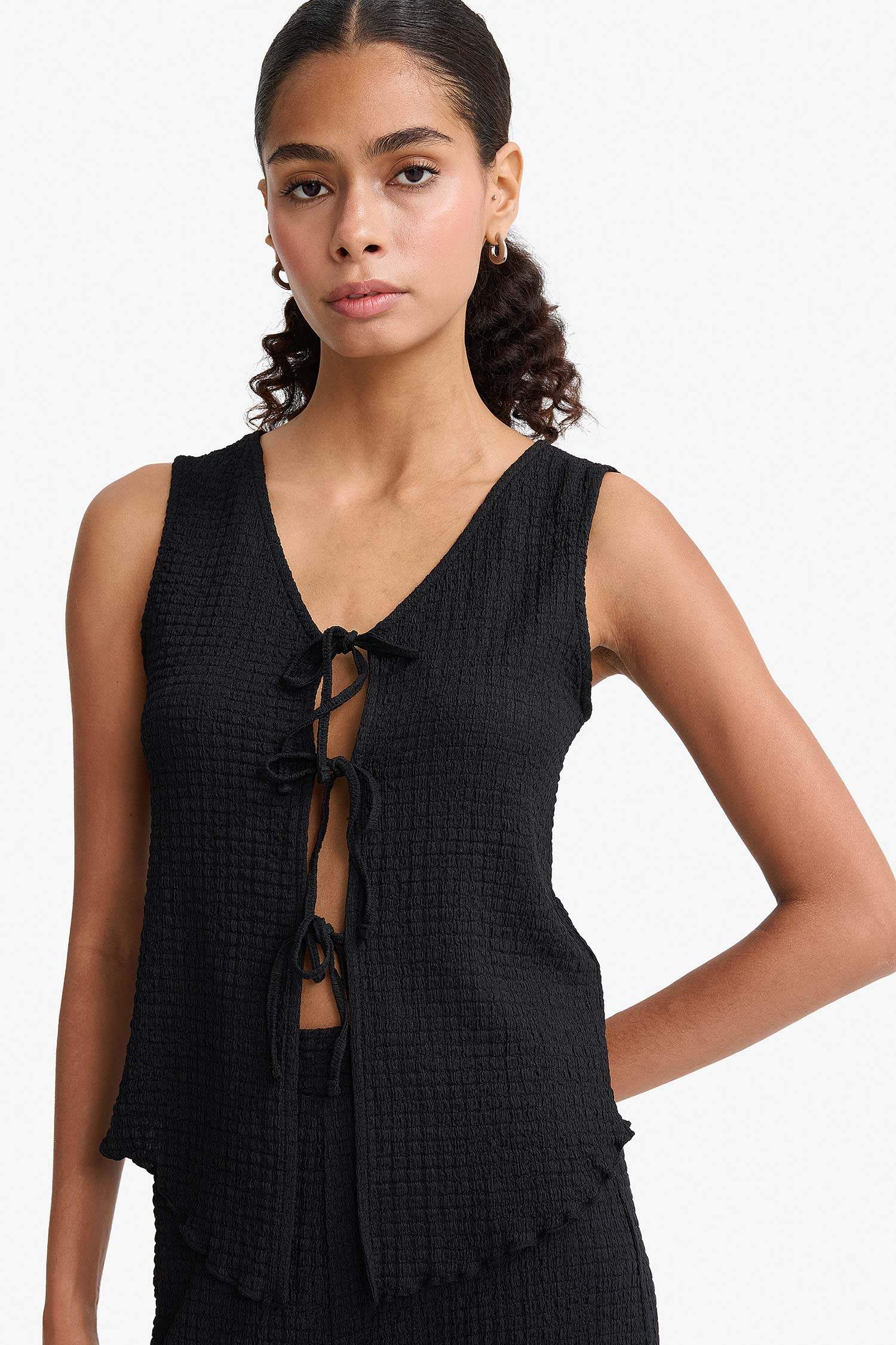 Top sans manches slim froissé à col V